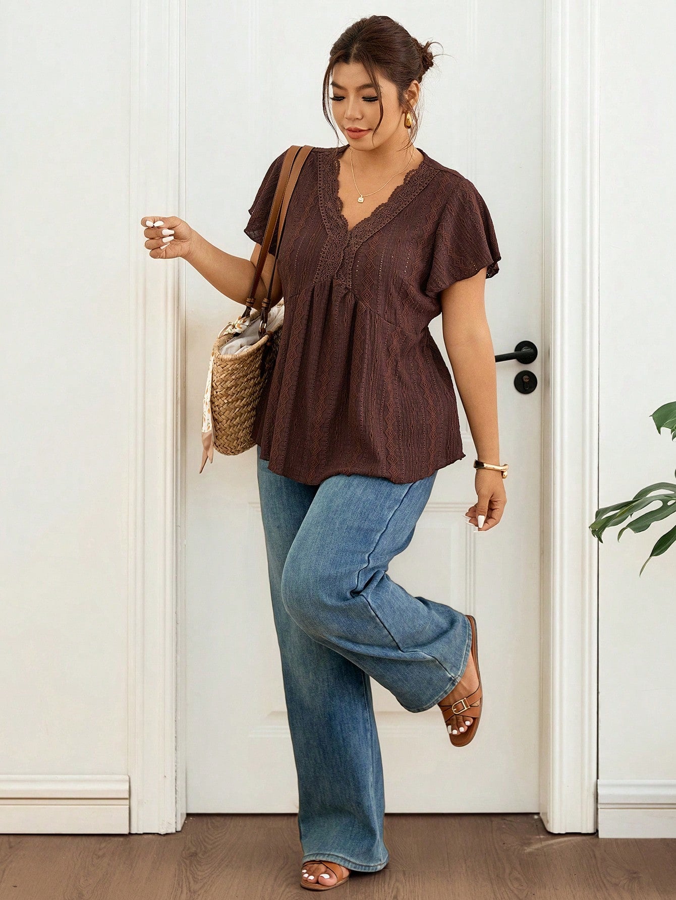 Lounesse Plus Size Tie Dye Floral V-Neck Lace Patchwork Textured T-Shirt For Women Dark Brown Top Blouse Summer Tops