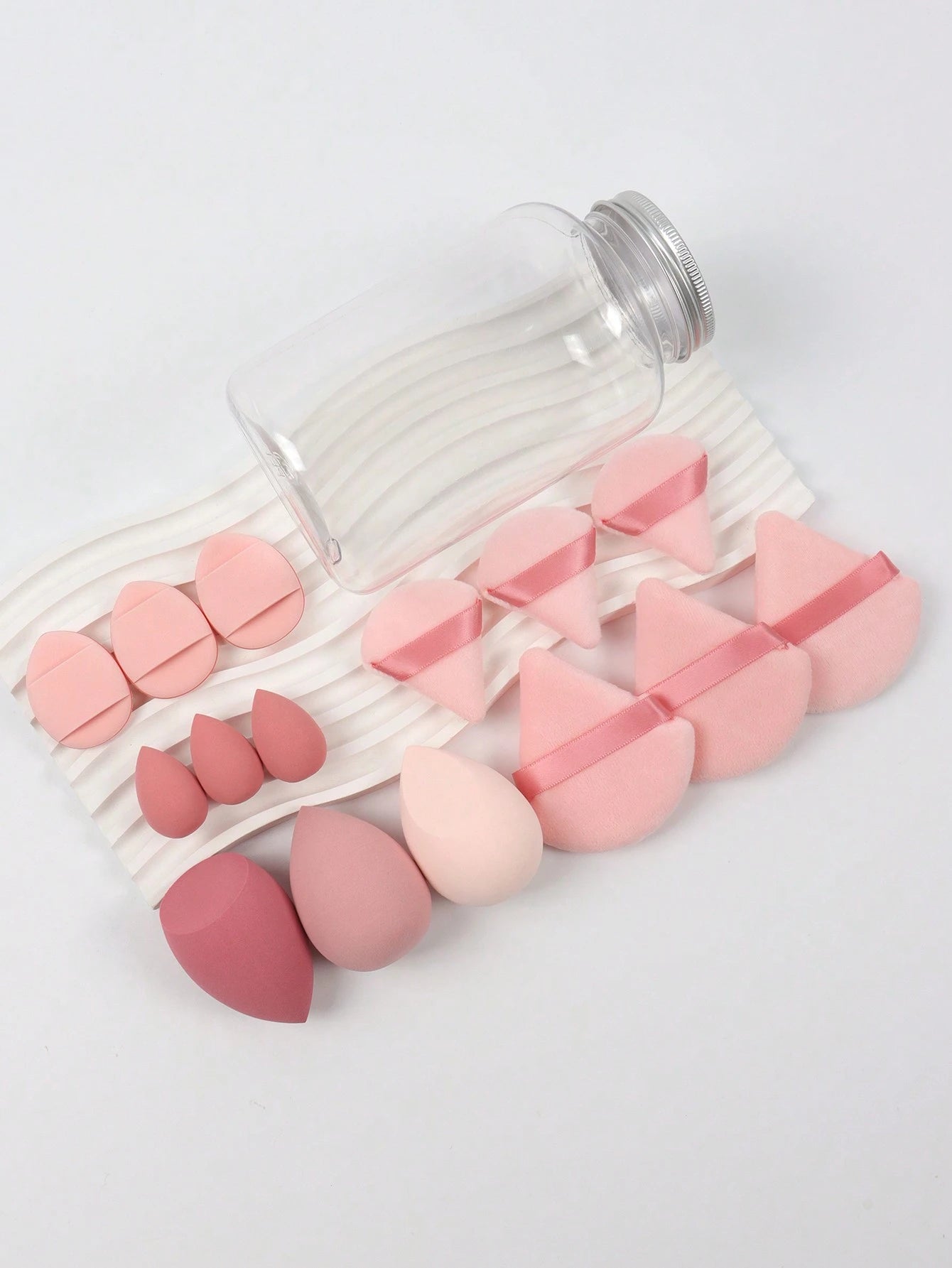 Makeup Sponge Set With 15 Sponges And Storage Jar, 3 Regular Makeup Sponges & 3 Mini Makeup Sponges & 3 Loose Powder Puffs & 3 Mini Loose Powder Puffs & 3 Mini Finger Cushion Powder Puffs. Mixed Shape
