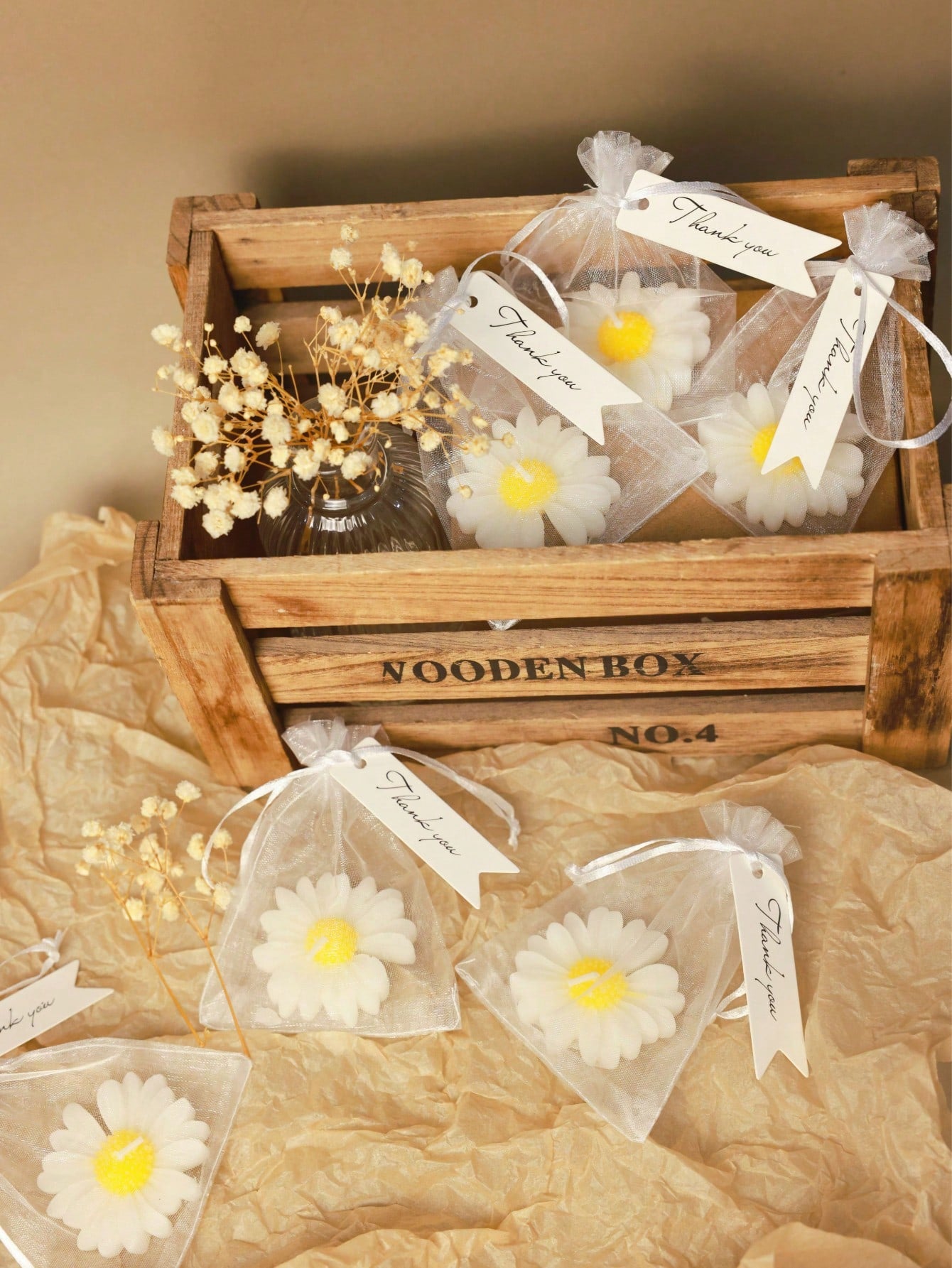 12/24/36pcs Daisy Shaped Candle Set, Wedding Favor Basket, Bridal Shower Decoration, Scented Soy Wax, Suitable For Home Fragrance, Minimalist Floral Tabletop Decor, Creative Gift, Holiday Gift Deliver