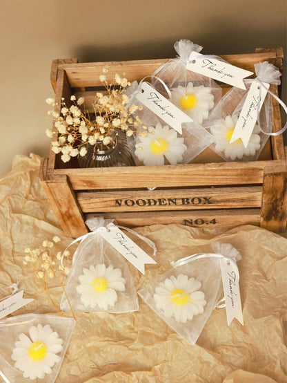 12/24/36pcs Daisy Shaped Candle Set, Wedding Favor Basket, Bridal Shower Decoration, Scented Soy Wax, Suitable For Home Fragrance, Minimalist Floral Tabletop Decor, Creative Gift, Holiday Gift Deliver