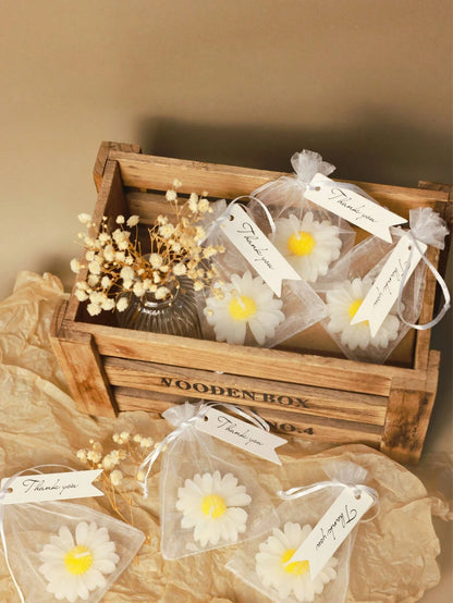 12/24/36pcs Daisy Shaped Candle Set, Wedding Favor Basket, Bridal Shower Decoration, Scented Soy Wax, Suitable For Home Fragrance, Minimalist Floral Tabletop Decor, Creative Gift, Holiday Gift Deliver