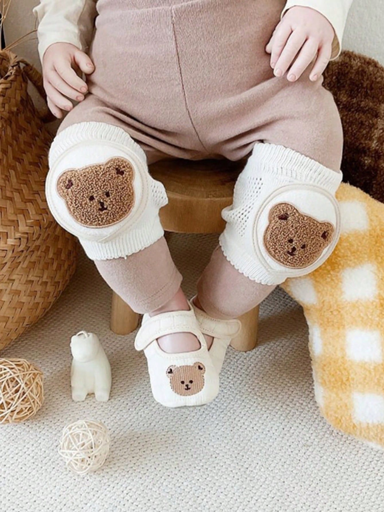 1pair Baby Crawling Knee Pads, With Embroidery Design, Anti-Slip Breathable Mesh Material, Suitable For 0-3 Years Old Infants For Crawling, Learning To Walk, Outdoor/Indoor Activities, And Slip Resist