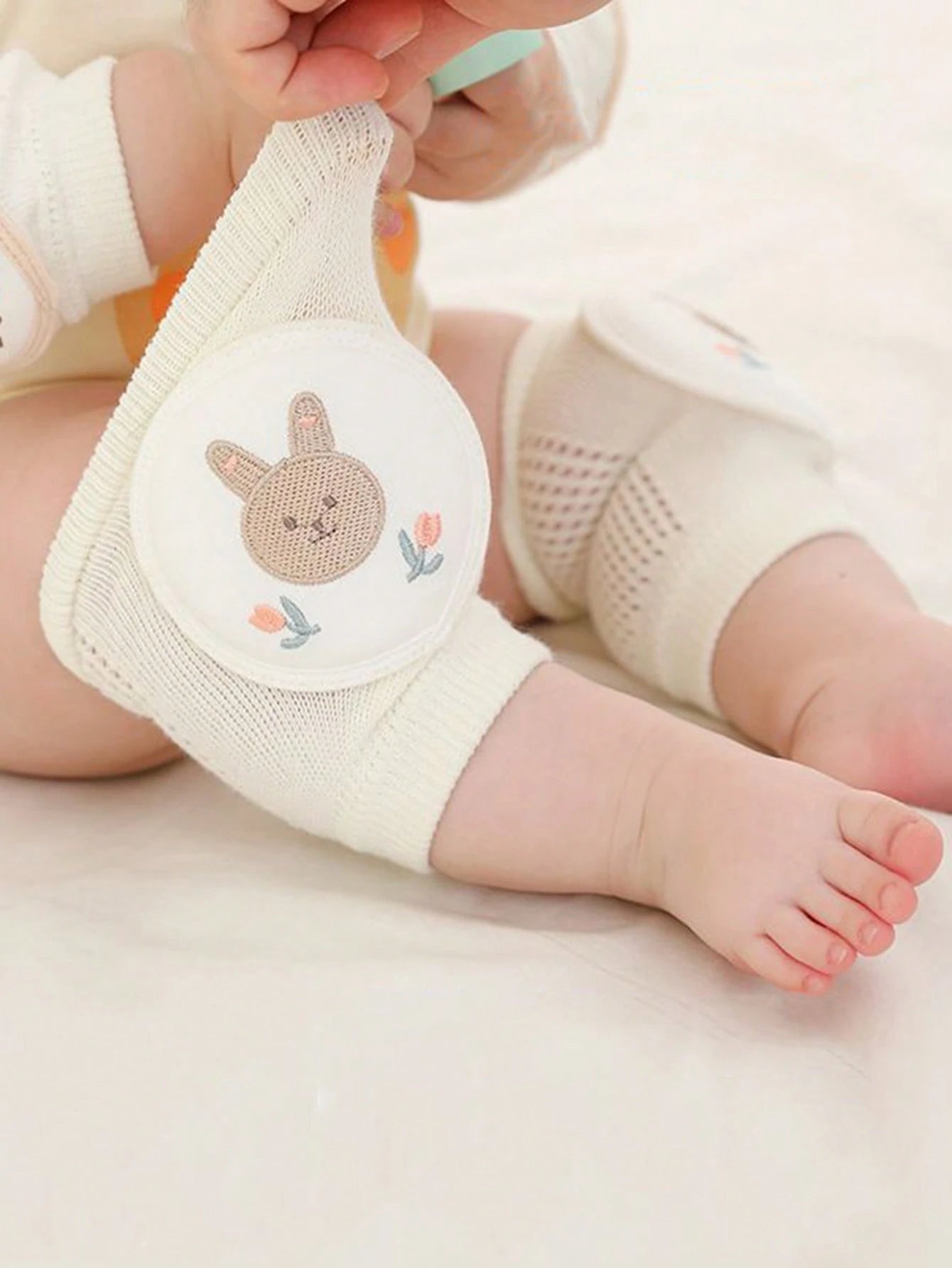 1pair Baby Crawling Knee Pads, With Embroidery Design, Anti-Slip Breathable Mesh Material, Suitable For 0-3 Years Old Infants For Crawling, Learning To Walk, Outdoor/Indoor Activities, And Slip Resist