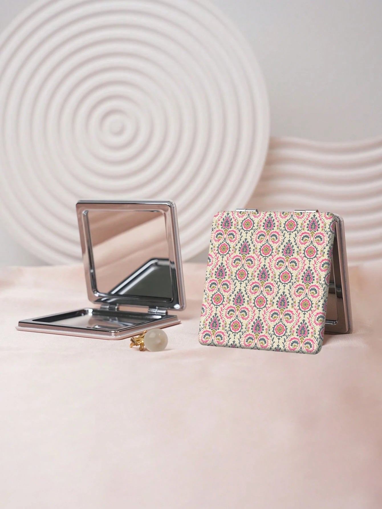 1PC Art Decorative Series Portable Folding Makeup Mirror, Lightweight Ultra-Thin Convenient Durable PU Leather, Suitable For Various Occasions Travel Party Work School, Fit For All Ages