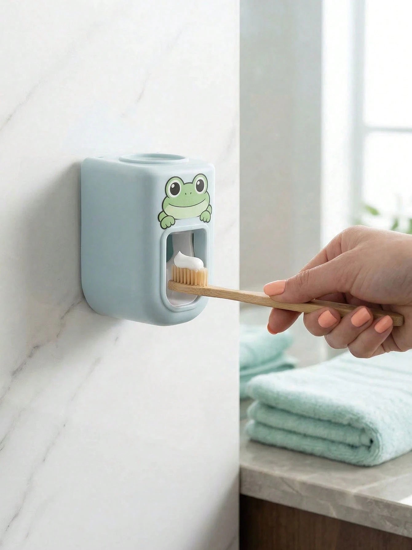 1pc Automatic Cartoon Toothpaste Squeezer Wall-Mounted Bathroom Accessories Waterproof Squeezer Toothbrush Holder Bathroom Tools