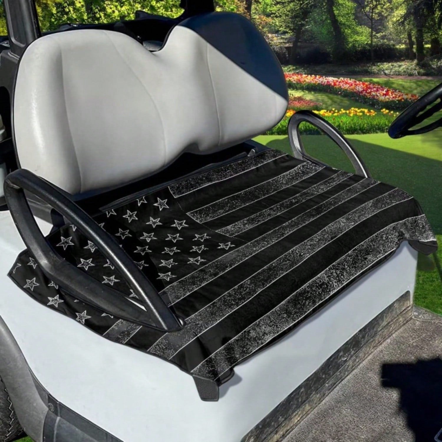 1PC Black And White American Flag Golf Cart Seat Cover, Vintage Patriotic Print, Breathable Polyester Seat Protector, Universal Fit For Most Standard Golf Carts,Golf Cart Seat Blanket, Golf Blanket, G