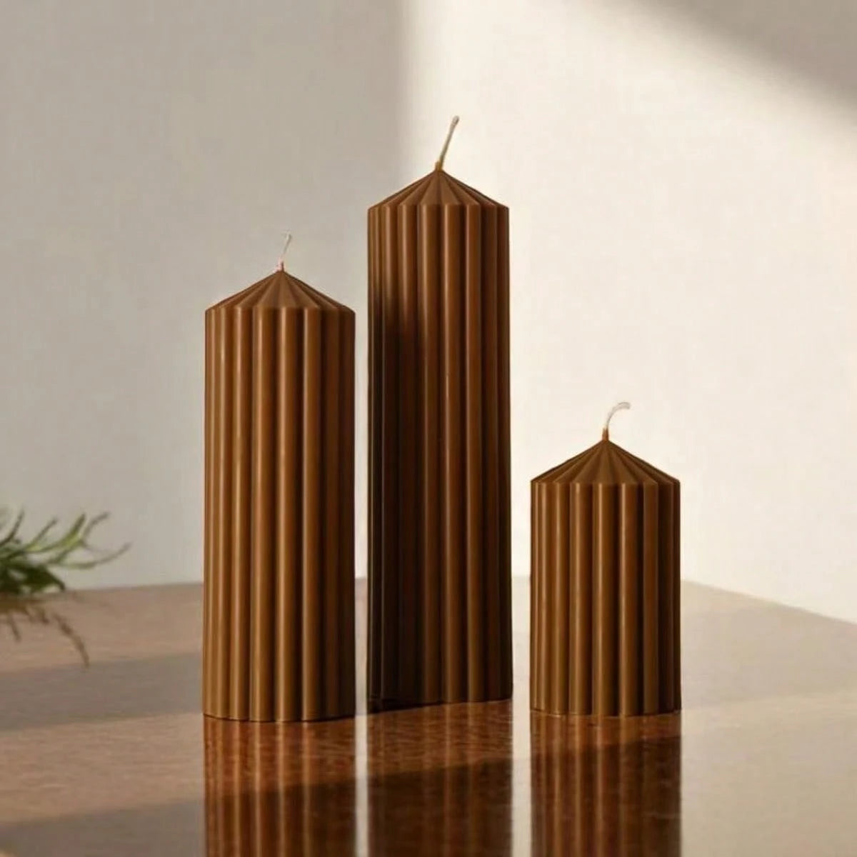 1pc Vertical Striped Pillar Scented Soy Wax Candles, Brown Ridged Pyramid Top Aroma Candle Set, Minimalist French INS Autumn Home Decor, Romantic Candlelight Dinner Ornament, Wedding Holiday Photo Pro