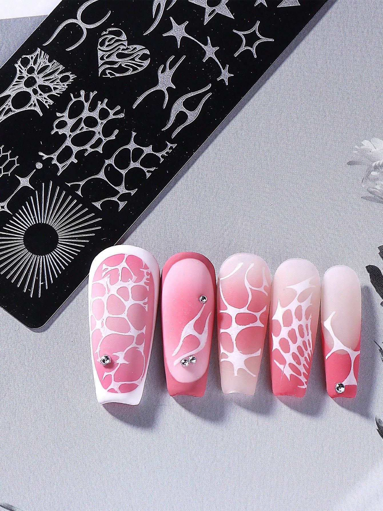 1pc Y2K Punk Style Nail Stamping Plate, Stainless Steel Nail Art Template With Abstract Flame, Star, Heart, Honeycomb, Sunburst Patterns, Dark Punk Aesthetic, Suitable For DIY Manicure On Black & Whit