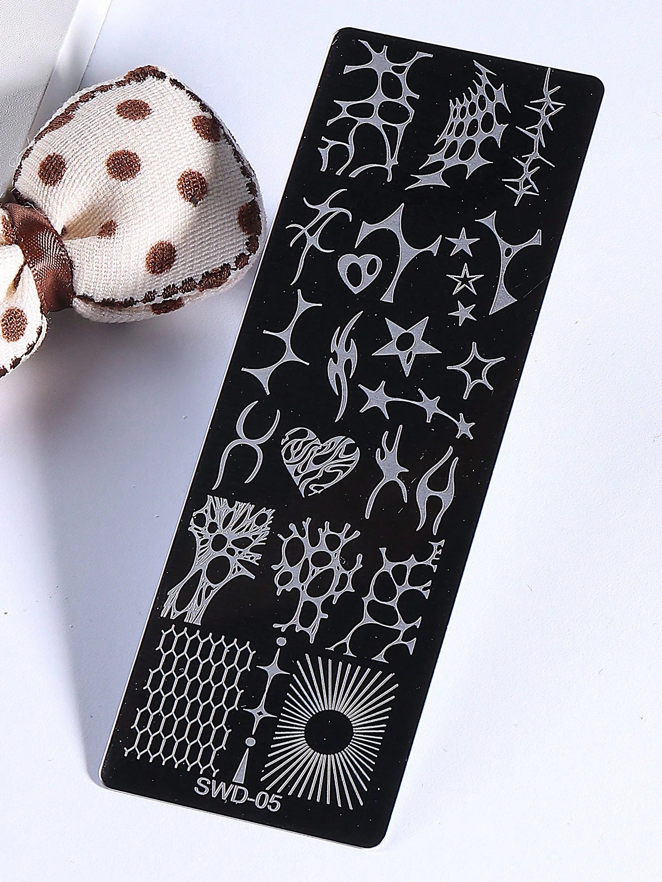 1pc Y2K Punk Style Nail Stamping Plate, Stainless Steel Nail Art Template With Abstract Flame, Star, Heart, Honeycomb, Sunburst Patterns, Dark Punk Aesthetic, Suitable For DIY Manicure On Black & Whit