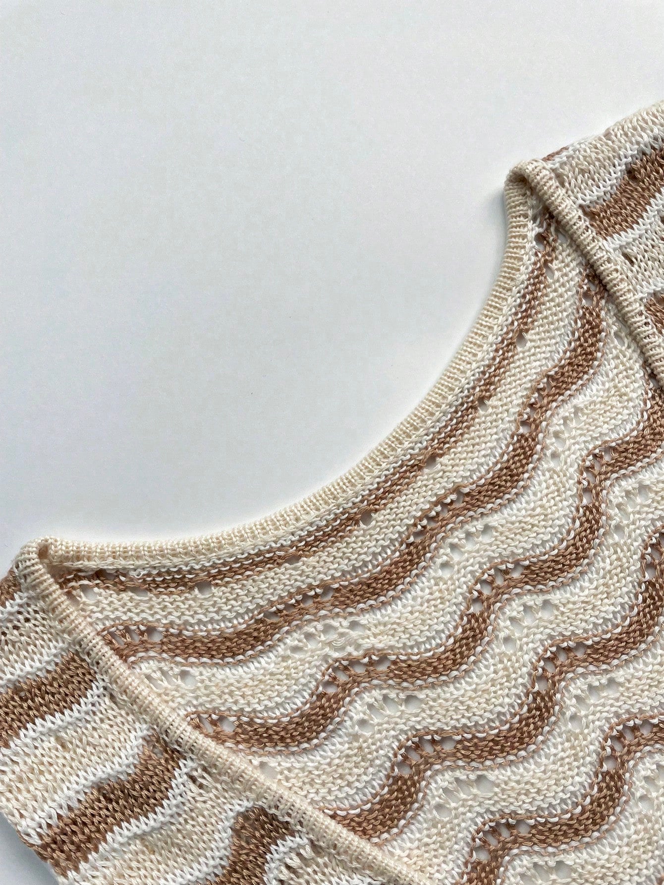 2026 New Women's Knit Striped Bow Design Sleeveless Summer Slim Fit Contrast Color Striped Short Dress Vacation Beach Dress, Aesthetic