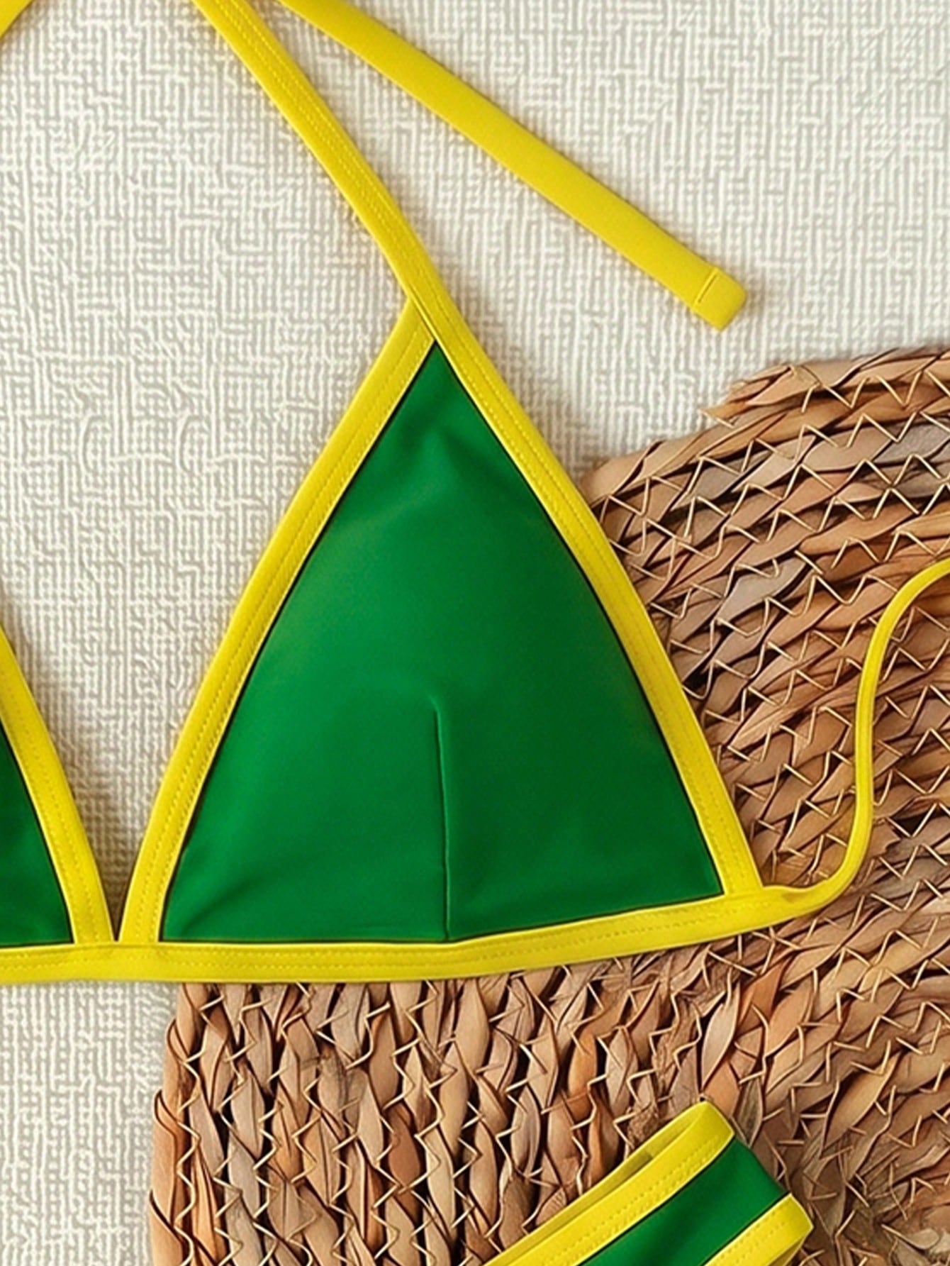 2026 Summer New Women's Fashion Yellow And Green Contrast Trim Backless Triangle Cup Bikini Set, Romantic And Unique Design, Perfect For Spring Vacation, Travel, Daily Outings, Beach Holiday And Beach