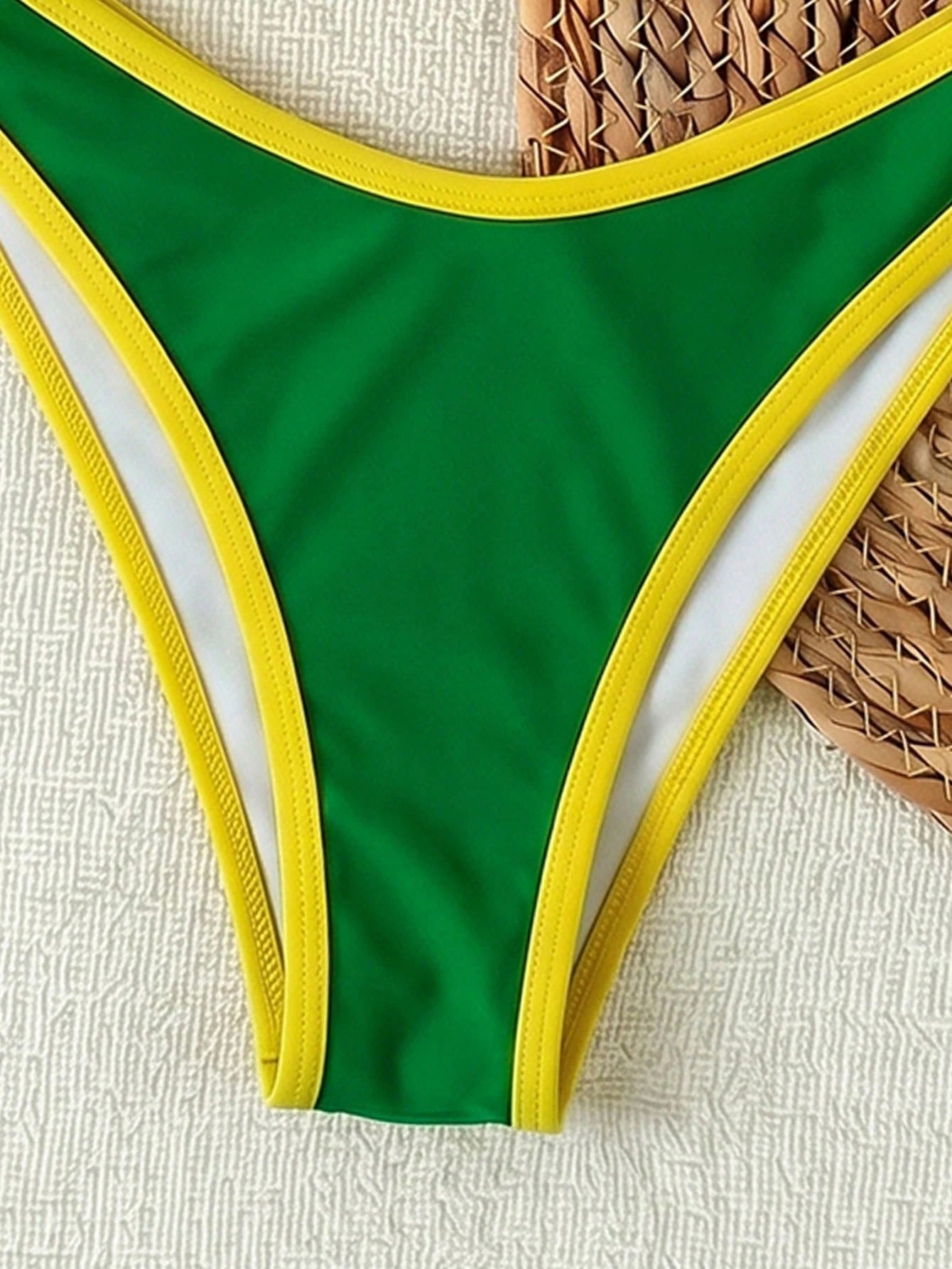 2026 Summer New Women's Fashion Yellow And Green Contrast Trim Backless Triangle Cup Bikini Set, Romantic And Unique Design, Perfect For Spring Vacation, Travel, Daily Outings, Beach Holiday And Beach