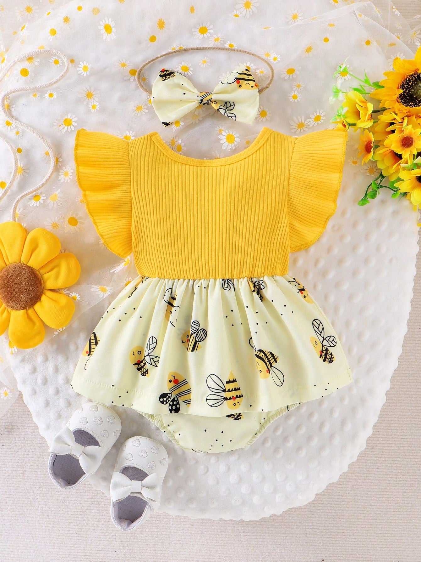 2pcs Baby Girl Casual Stripe Patch Bee Decorated Waist Cinched Waist Bodysuit Dress With Headband Set