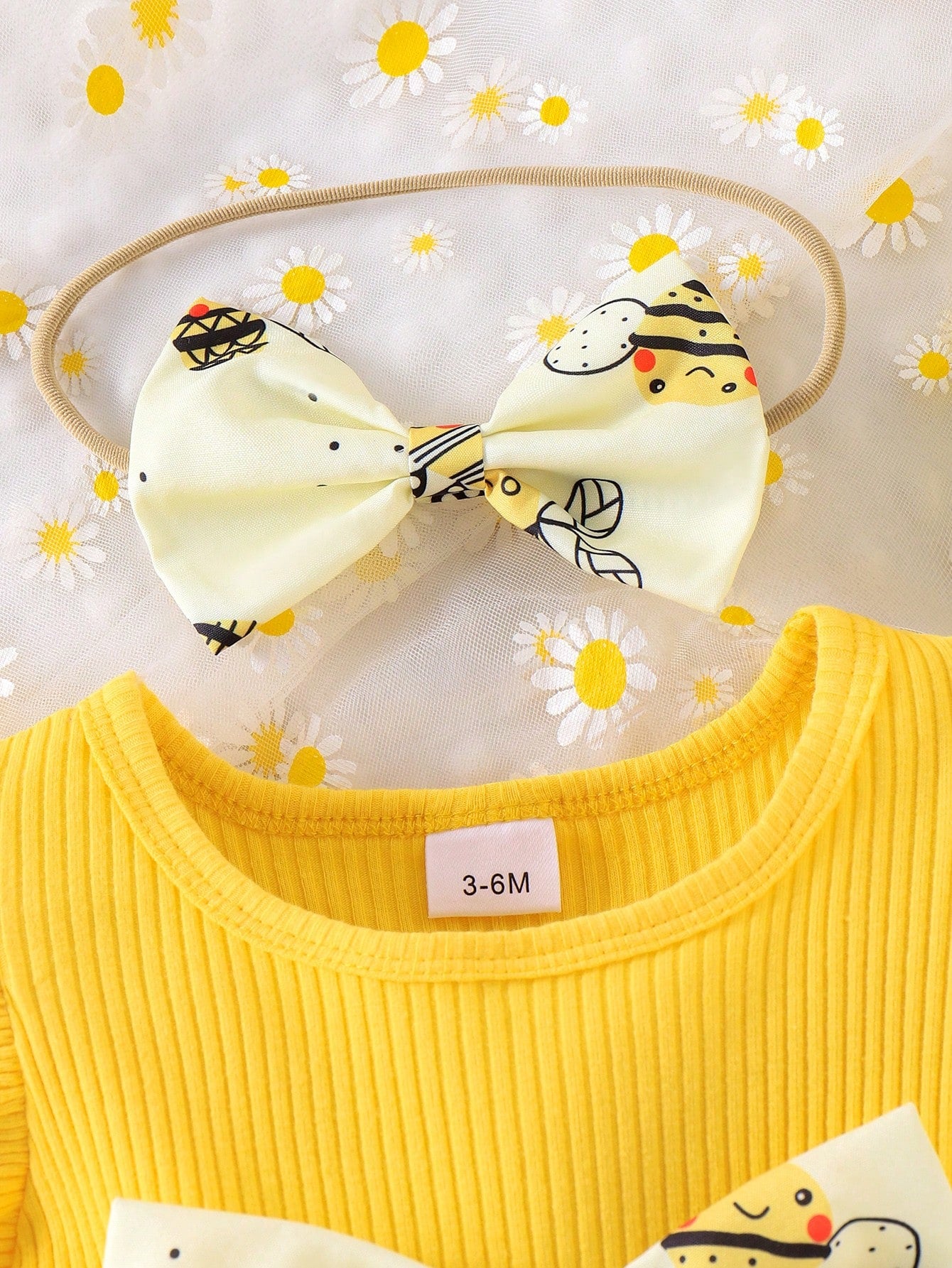 2pcs Baby Girl Casual Stripe Patch Bee Decorated Waist Cinched Waist Bodysuit Dress With Headband Set