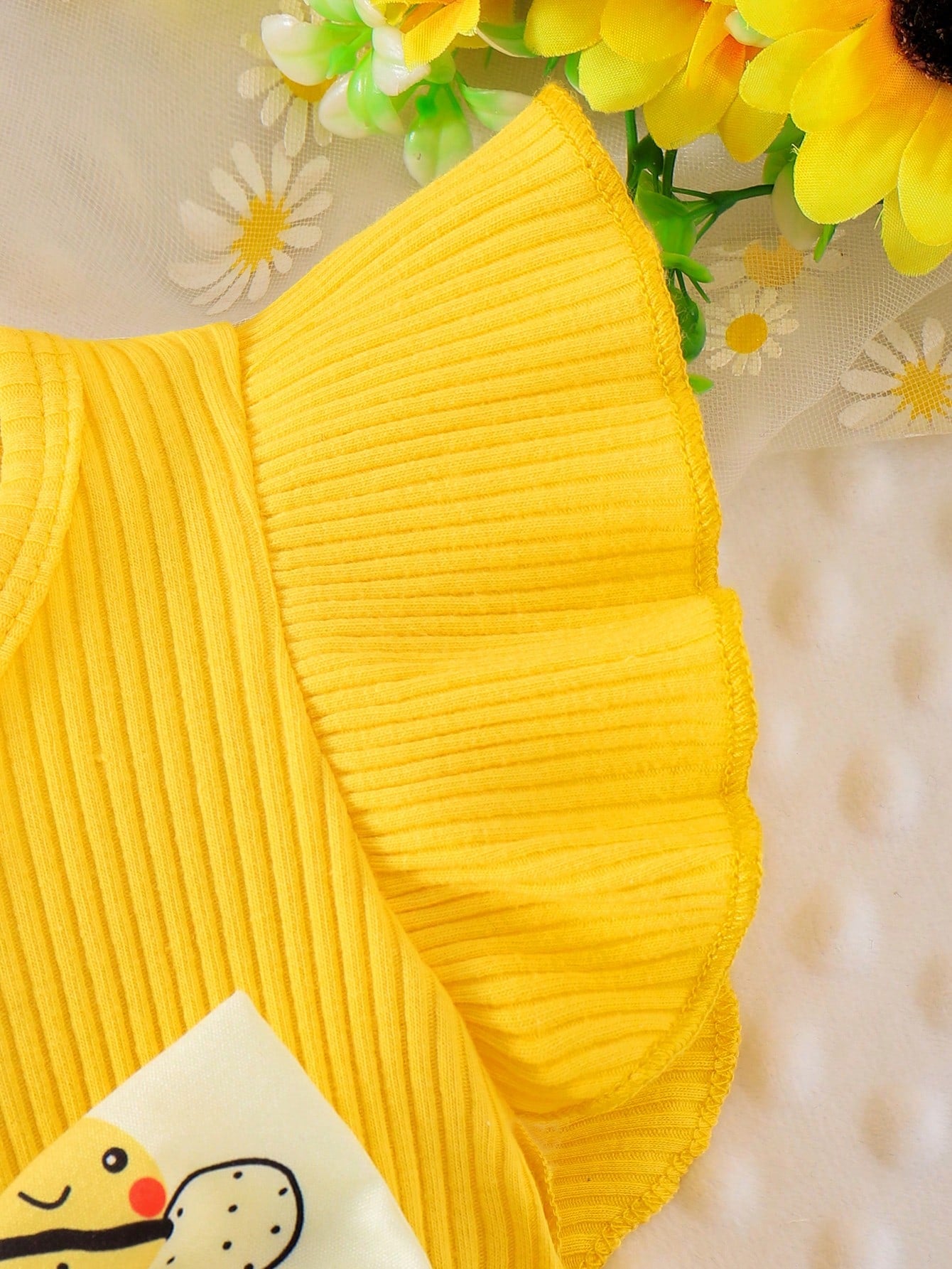 2pcs Baby Girl Casual Stripe Patch Bee Decorated Waist Cinched Waist Bodysuit Dress With Headband Set