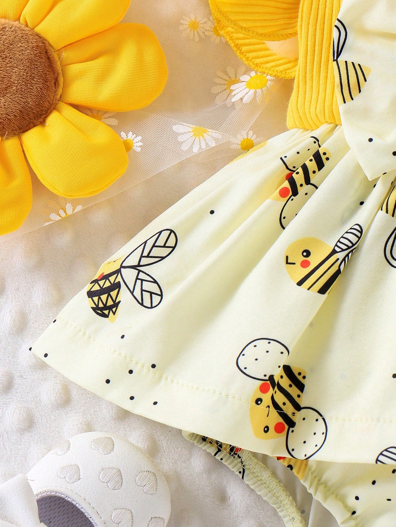 2pcs Baby Girl Casual Stripe Patch Bee Decorated Waist Cinched Waist Bodysuit Dress With Headband Set