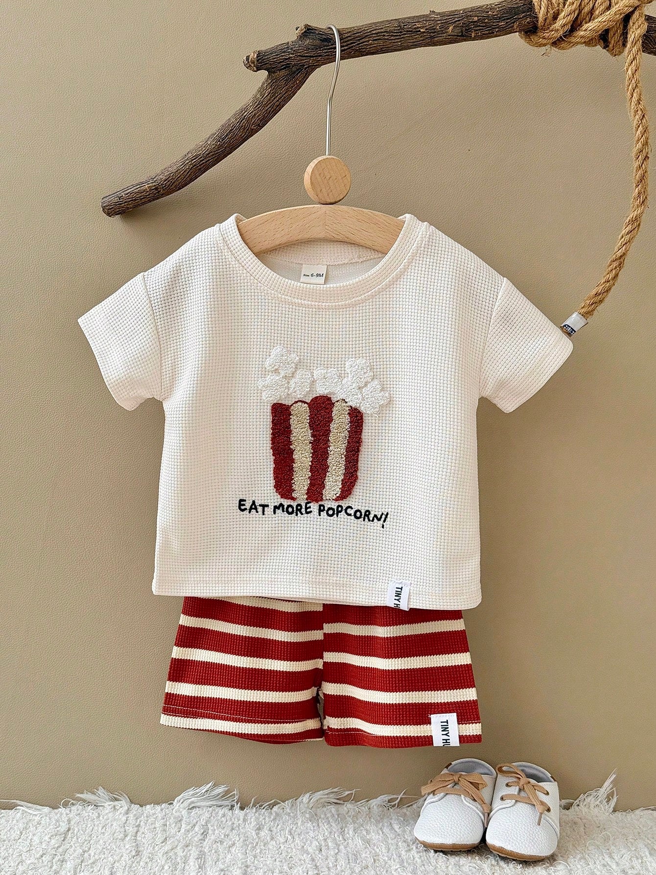 2pcs/Set Baby Boy Cake Embroidery Waffle Knit Short Sleeve T-Shirt + Striped Shorts, Spring/Summer