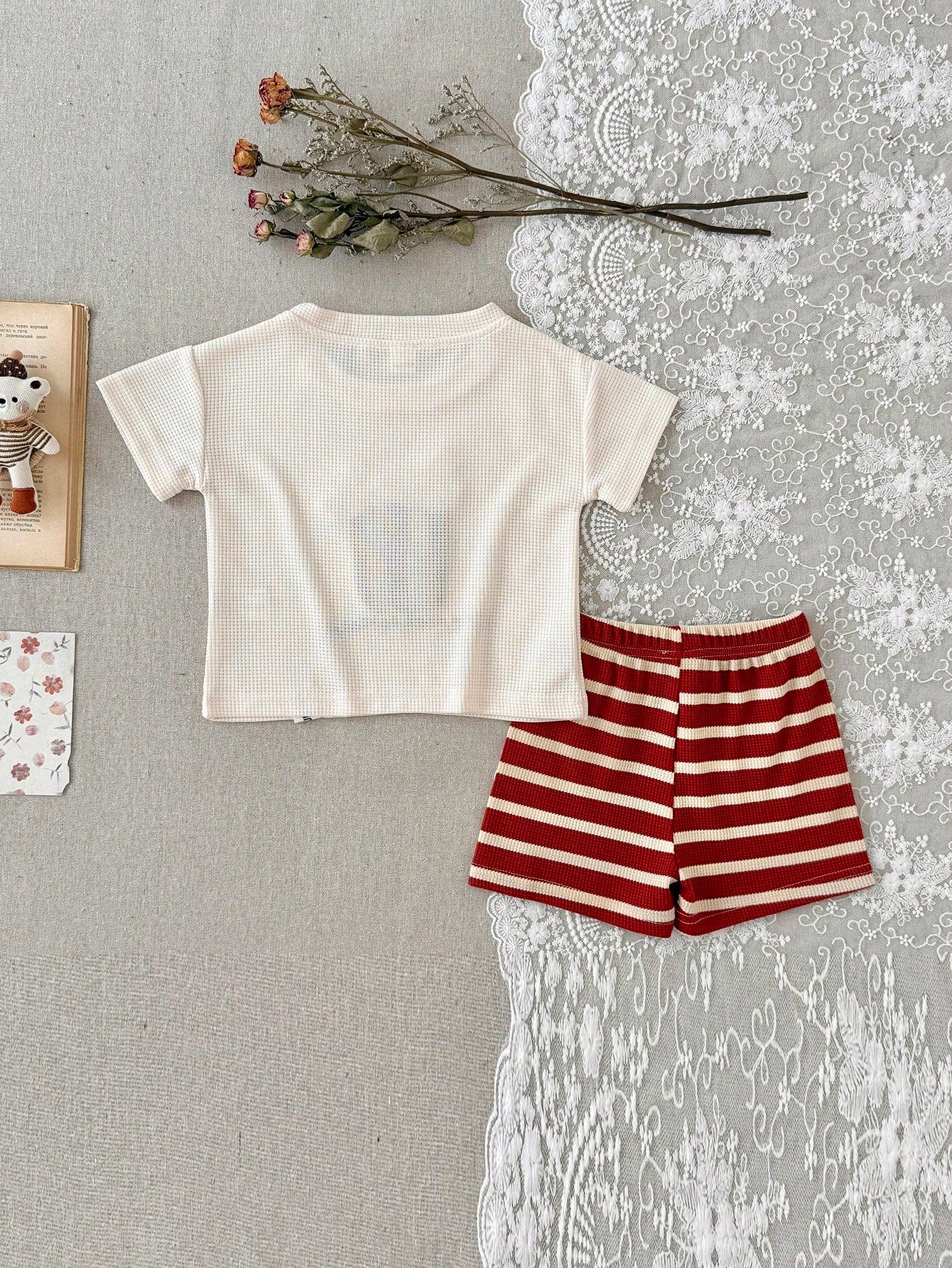 2pcs/Set Baby Boy Cake Embroidery Waffle Knit Short Sleeve T-Shirt + Striped Shorts, Spring/Summer
