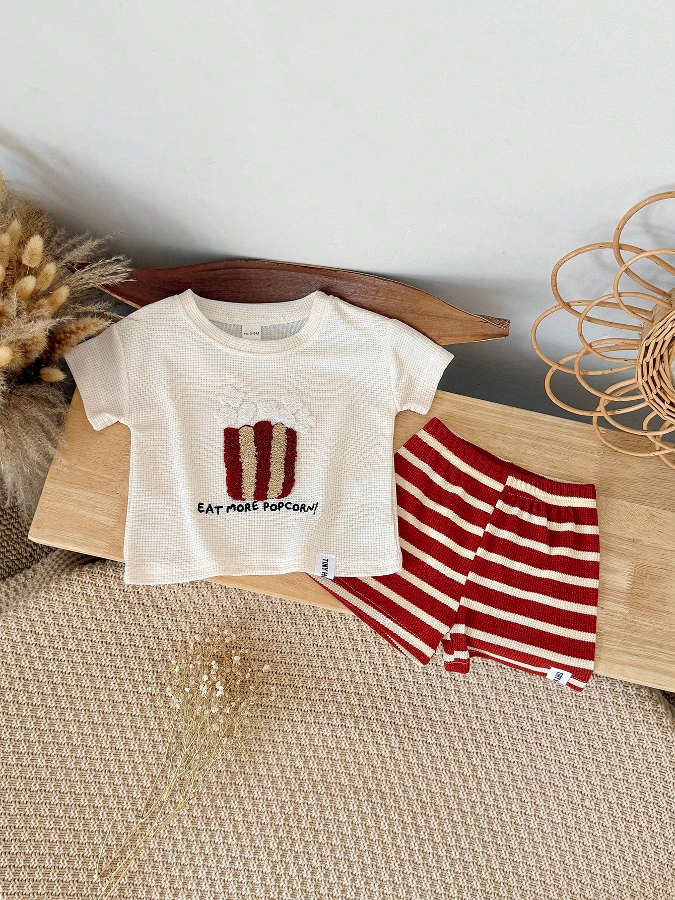 2pcs/Set Baby Boy Cake Embroidery Waffle Knit Short Sleeve T-Shirt + Striped Shorts, Spring/Summer