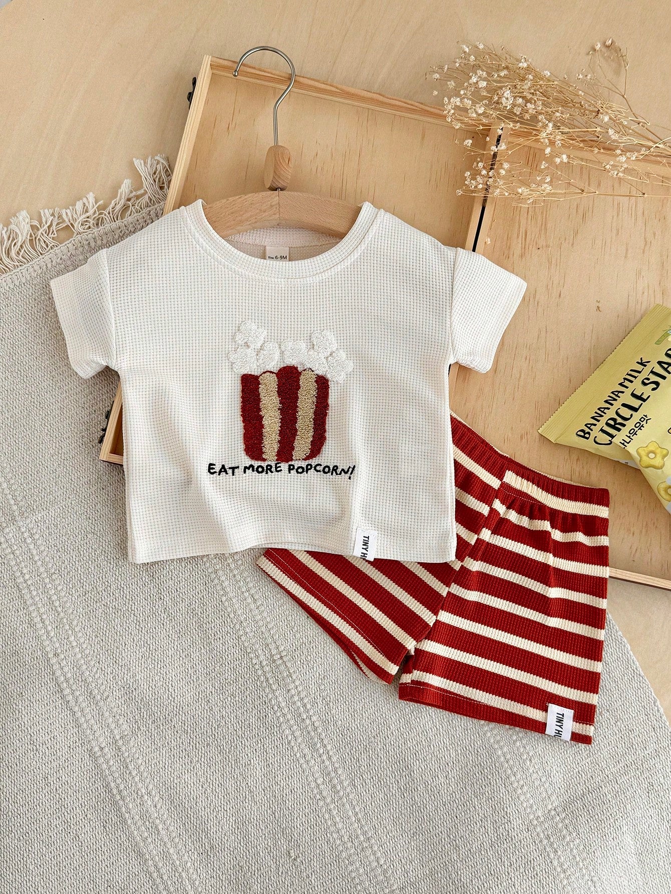 2pcs/Set Baby Boy Cake Embroidery Waffle Knit Short Sleeve T-Shirt + Striped Shorts, Spring/Summer