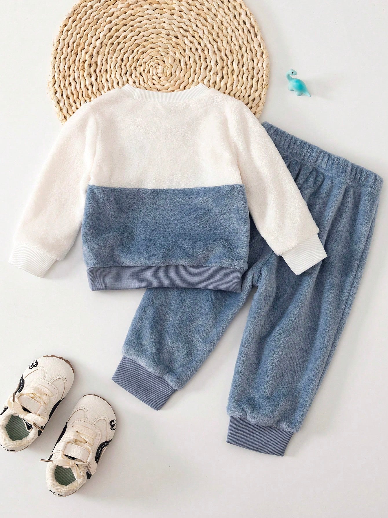 2pcs/Set Cute Winter Outfit For Baby Boys, Dinosaur English Graphic Top & Elastic Pants, White, Sibling Matching, Suitable For Autumn, 6 Months To 3 Years