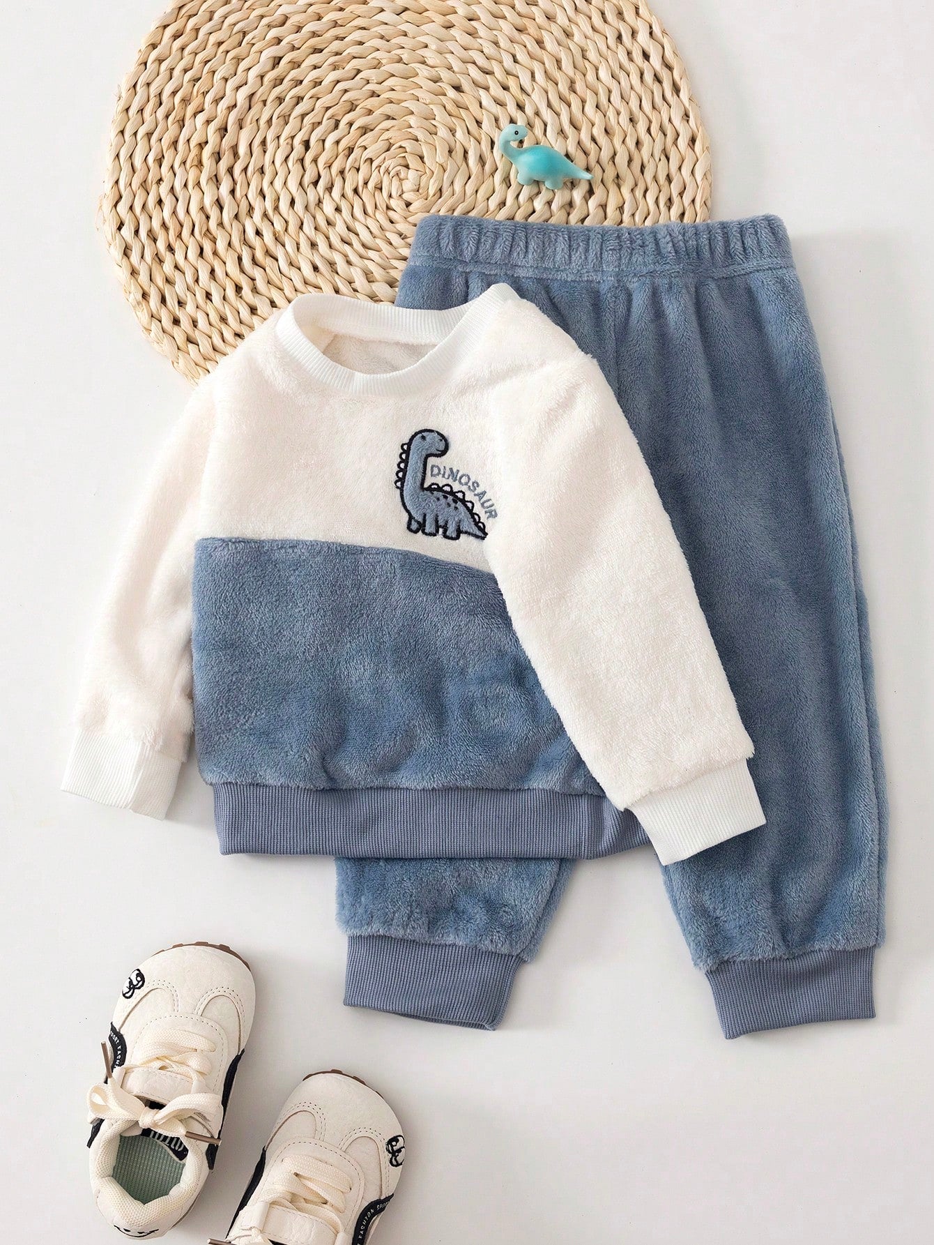 2pcs/Set Cute Winter Outfit For Baby Boys, Dinosaur English Graphic Top & Elastic Pants, White, Sibling Matching, Suitable For Autumn, 6 Months To 3 Years