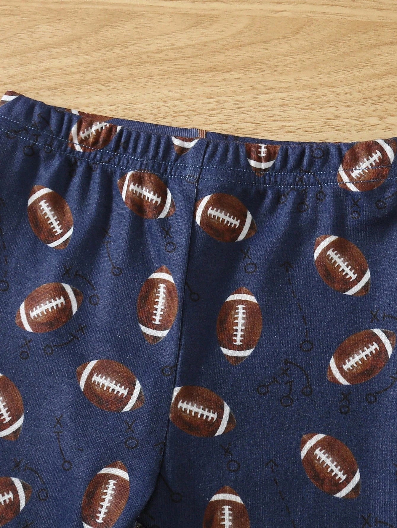 2pcs Toddler Boys' Football All-Over Print Long Sleeve Top And Pants Snug Fit Pajama Set