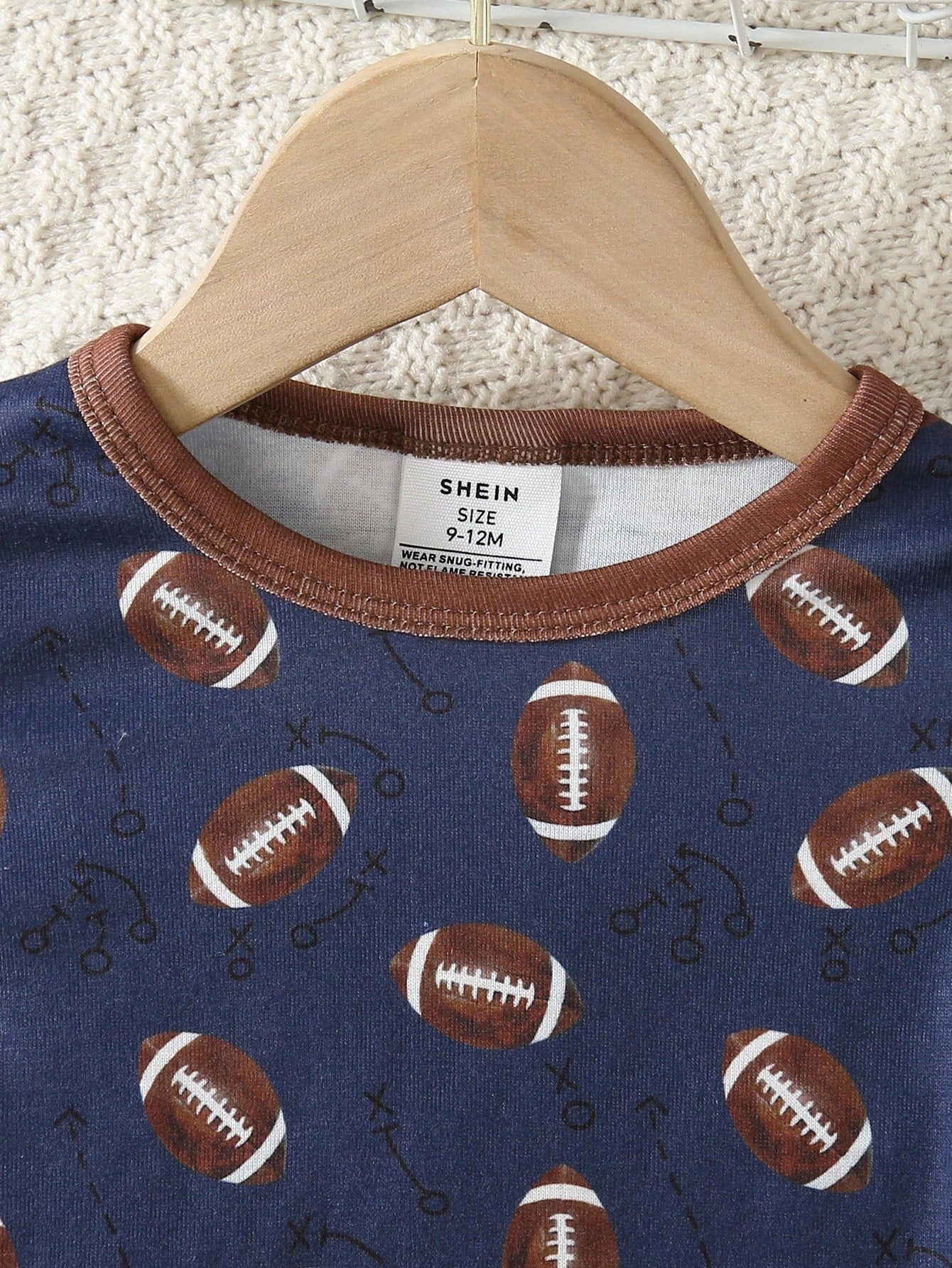2pcs Toddler Boys' Football All-Over Print Long Sleeve Top And Pants Snug Fit Pajama Set