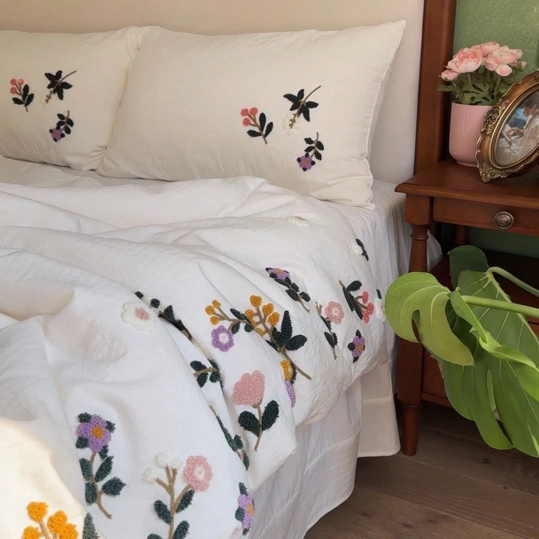 3pcs Skin-Friendly Crinkle Gauze Fabric Soft & Comfortable Light Blue Floral Embroidered Duvet Cover Set (1*Duvet Cover + 2*Pillow Shams, Excluding Filler), Suitable For Bedroom, Guest Room, Boys & Gi