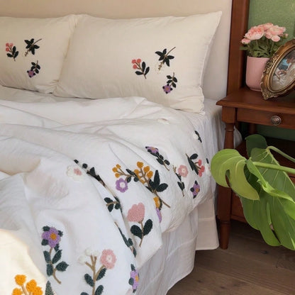 3pcs Skin-Friendly Crinkle Gauze Fabric Soft & Comfortable Light Blue Floral Embroidered Duvet Cover Set (1*Duvet Cover + 2*Pillow Shams, Excluding Filler), Suitable For Bedroom, Guest Room, Boys & Gi