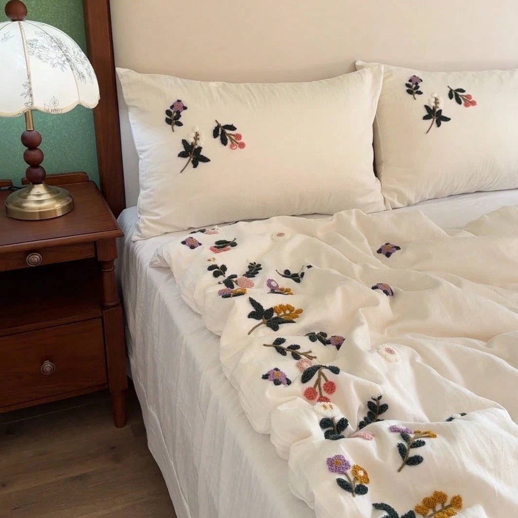 3pcs Skin-Friendly Crinkle Gauze Fabric Soft & Comfortable Light Blue Floral Embroidered Duvet Cover Set (1*Duvet Cover + 2*Pillow Shams, Excluding Filler), Suitable For Bedroom, Guest Room, Boys & Gi