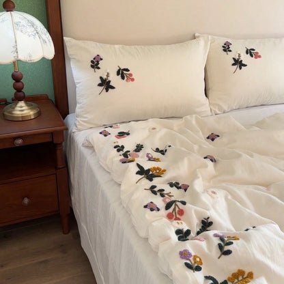 3pcs Skin-Friendly Crinkle Gauze Fabric Soft & Comfortable Light Blue Floral Embroidered Duvet Cover Set (1*Duvet Cover + 2*Pillow Shams, Excluding Filler), Suitable For Bedroom, Guest Room, Boys & Gi