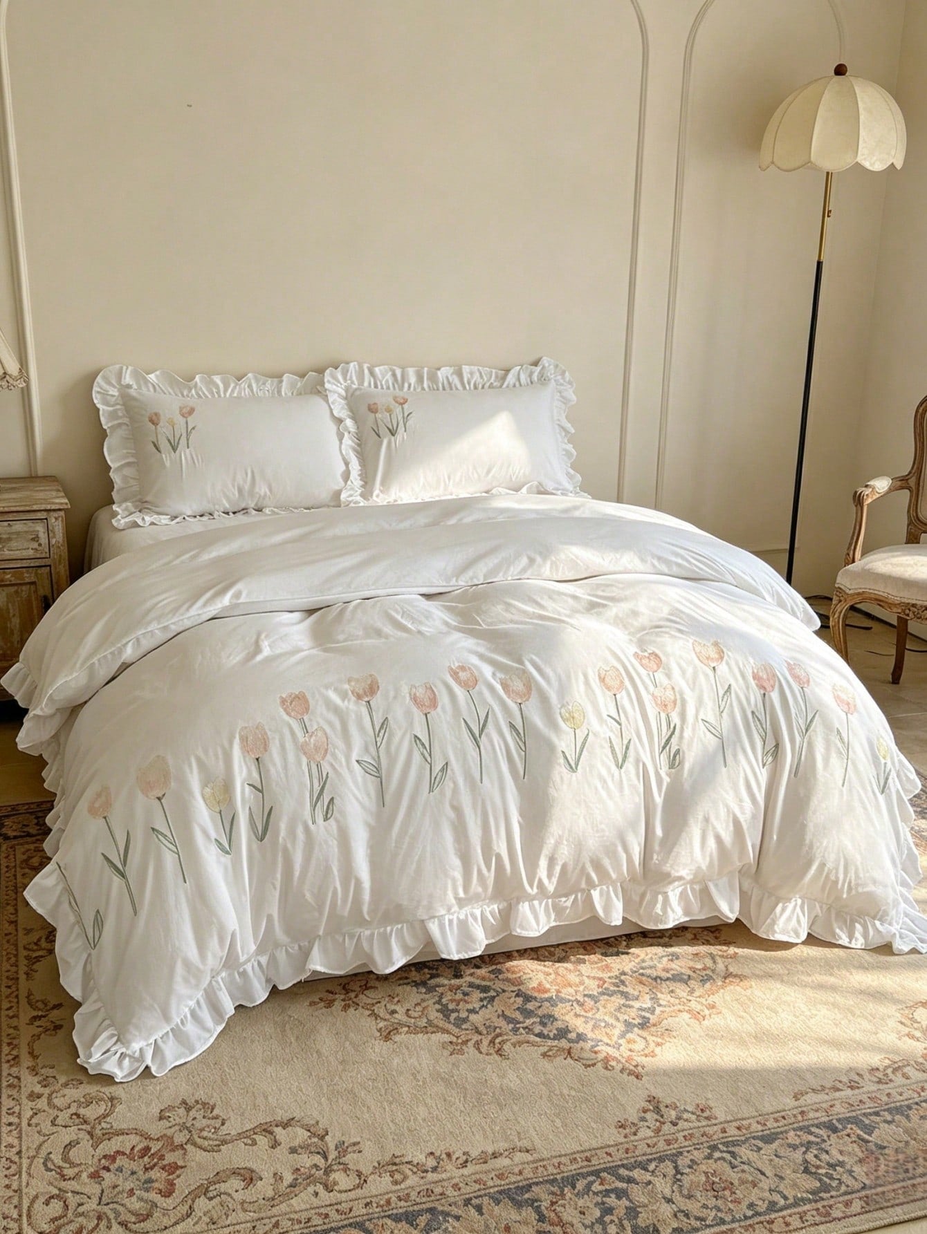 3pcs Soft & Comfortable White Ruffle Tulip Embroidery Duvet Cover Set (1*Duvet Cover + 2*Pillow Shams, Excluding Filler), French Pastoral Style, Suitable For Bedroom, Guest Room, Boys & Girls, Machine