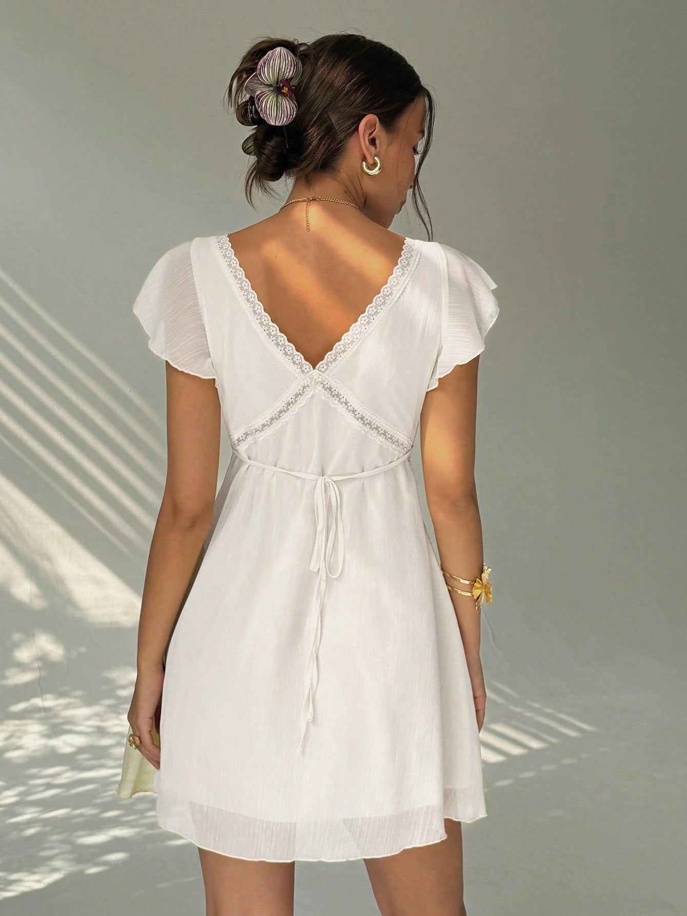 Aloruh White Summer Tropical Holiday Vacation Holiday Charming Ruffle Sleeve A-Line Deep V-Neck Backless Mini Dress Women Valentine's Day Beach Outfits