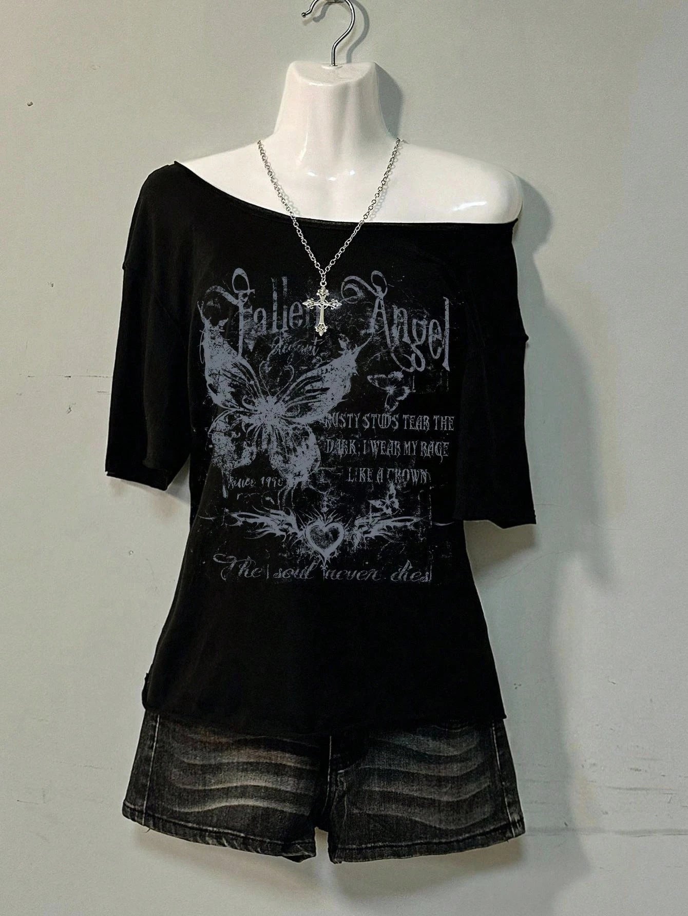 Attitoon Plus Size Women Black Summer Grunge Night Out Club Y2K Retro Punk Loose Short Sleeve T-Shirt,Butterfly Floral English Letter Distressed Print Pattern