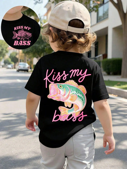 Baby Boy Short Sleeved Loose Round Neck T-Shirt With "Kiss My Bass" Funny Fishing Printed Pattern Suitable For Summer Wear