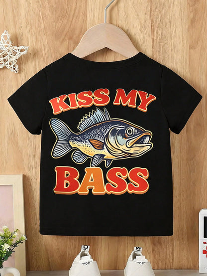 Baby Boy Short Sleeved Loose Round Neck T-Shirt With "Kiss My Bass" Funny Fishing Printed Pattern Suitable For Summer Wear