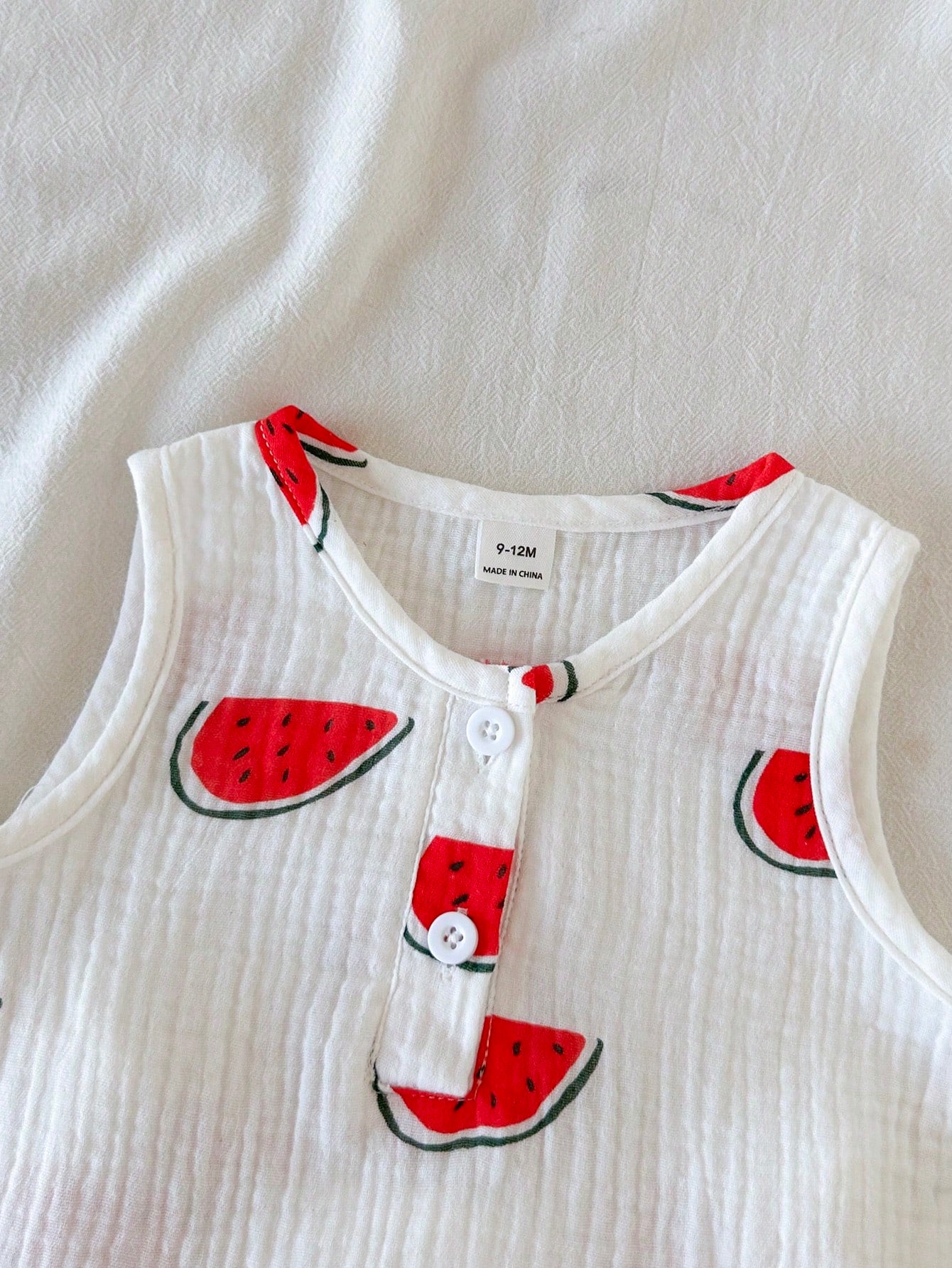 Baby Boys Summer White & Green Vibrant Playful Crocodile Print Sleeveless Tank Top & Shorts Set, Loose Comfortable Fit, Suitable For Daily Outings, School Activities, Family Gatherings, Outdoor