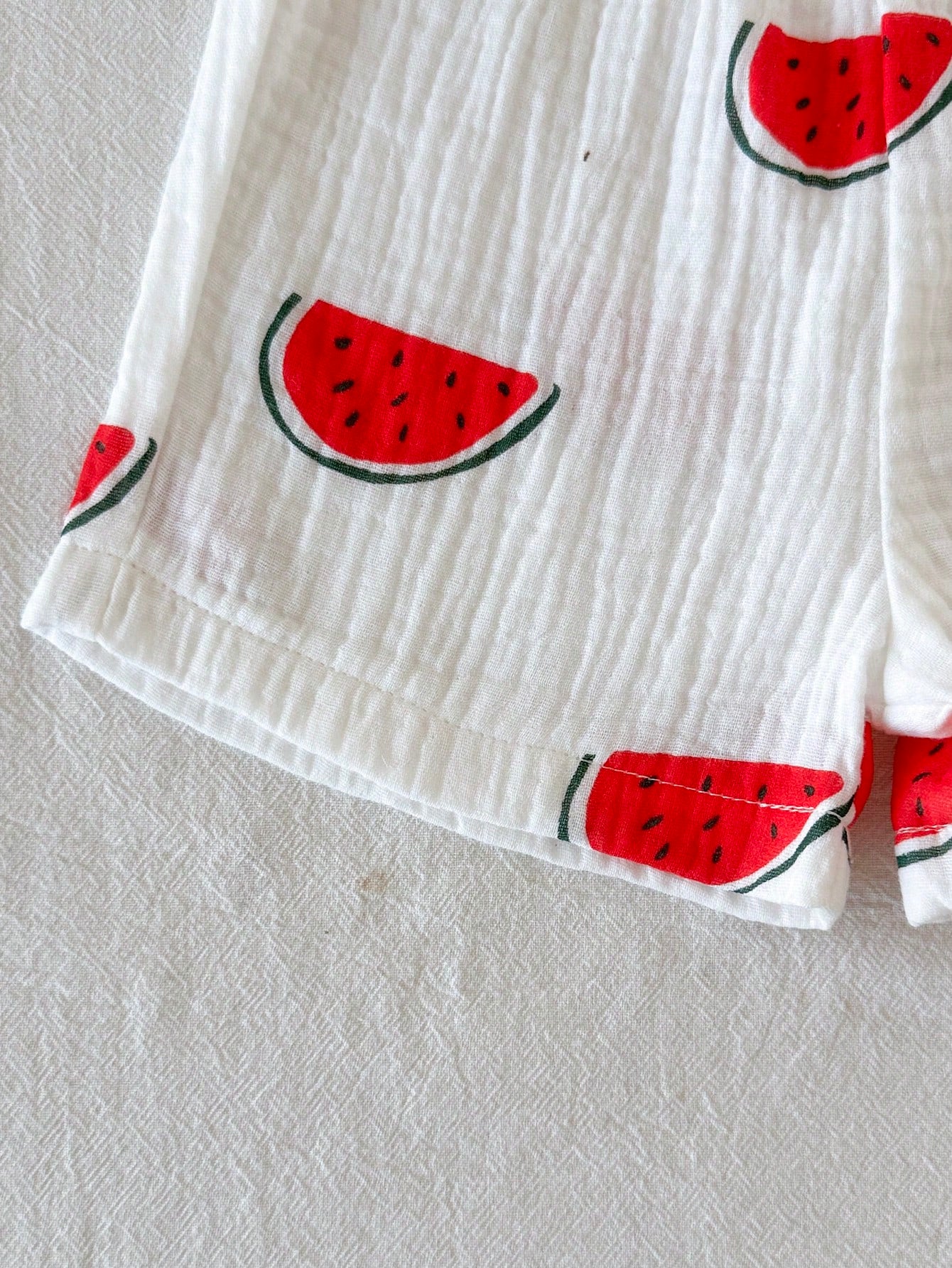 Baby Boys Summer White & Green Vibrant Playful Crocodile Print Sleeveless Tank Top & Shorts Set, Loose Comfortable Fit, Suitable For Daily Outings, School Activities, Family Gatherings, Outdoor