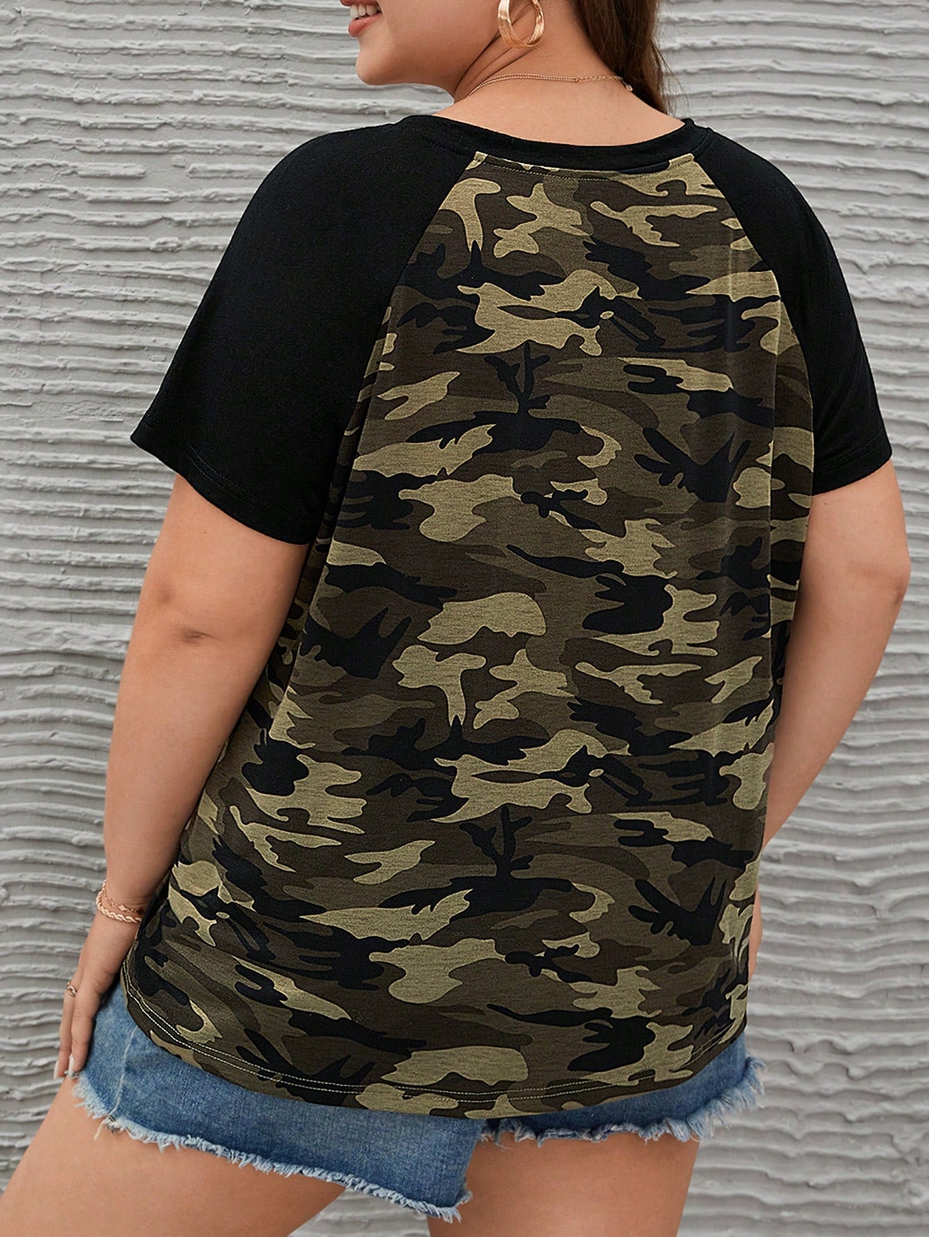 BrightlyHer Plus Camo Print Contrast Raglan Sleeve Tee, Summer,Flower/Vacation/Spring