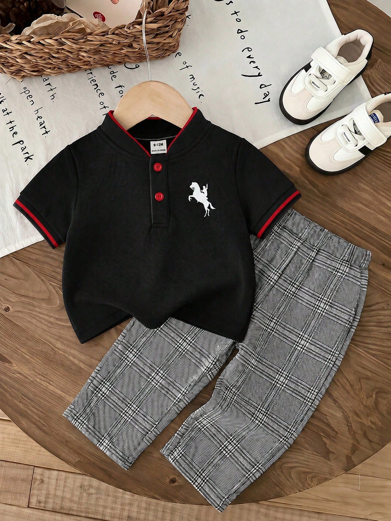 Bubblio 2pcs/Set Baby Boy Cute Urban College Modest Short Sleeve Polo Shirt Elastic Waist Plaid Long Pants Outfit, Suitable For Birthday Party, Performance