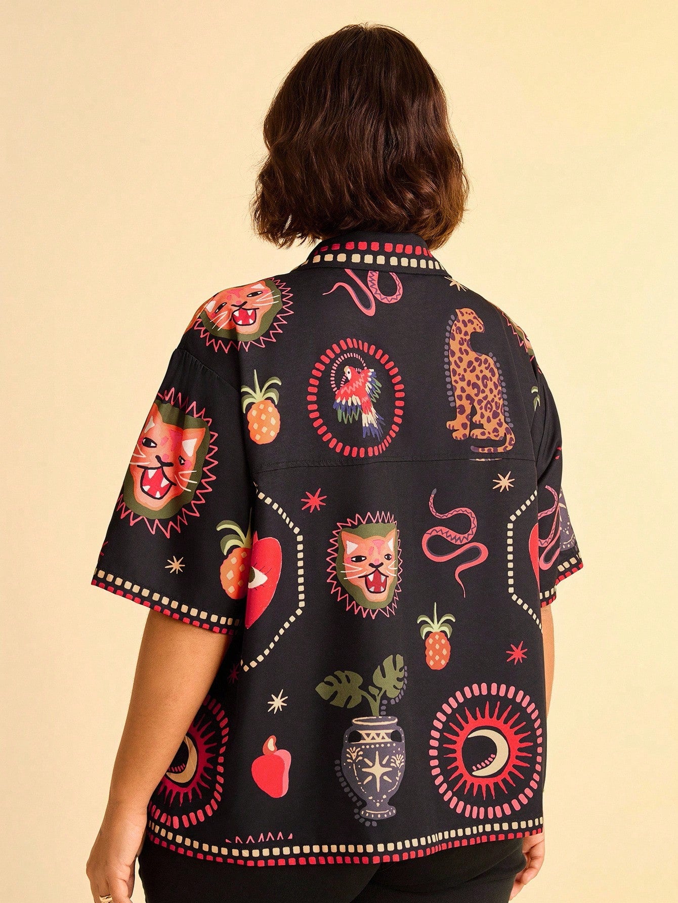 CAJUNI Plus Size Women's Black Summer Beach Shirts, Casual Vacation Print With Bohemian Tropical Leopard, Monstera Leaf, Evil Eye, Snake And Bird Patterns