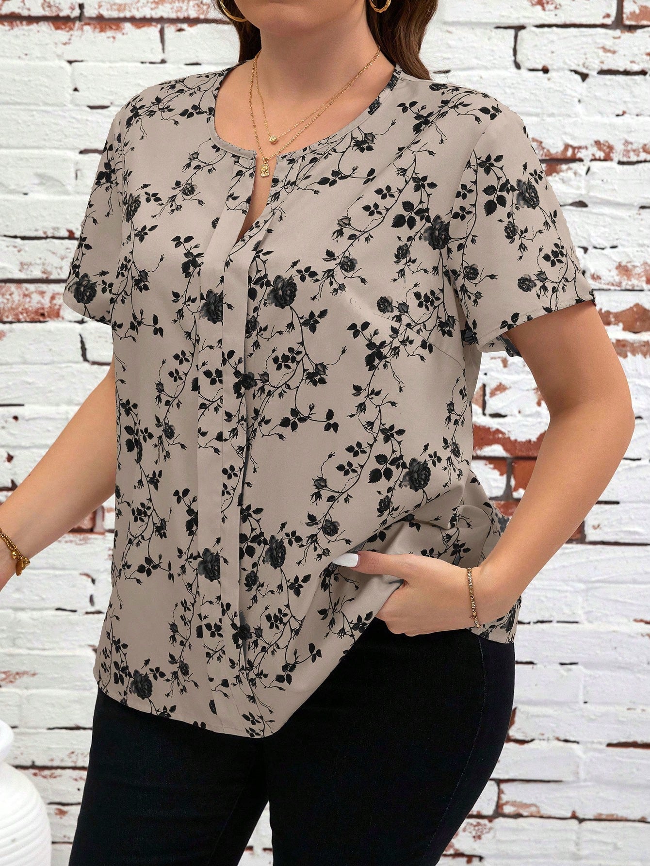 Clasi Plus Size Women's Floral Print V-Neck Short Sleeve Casual Blouse