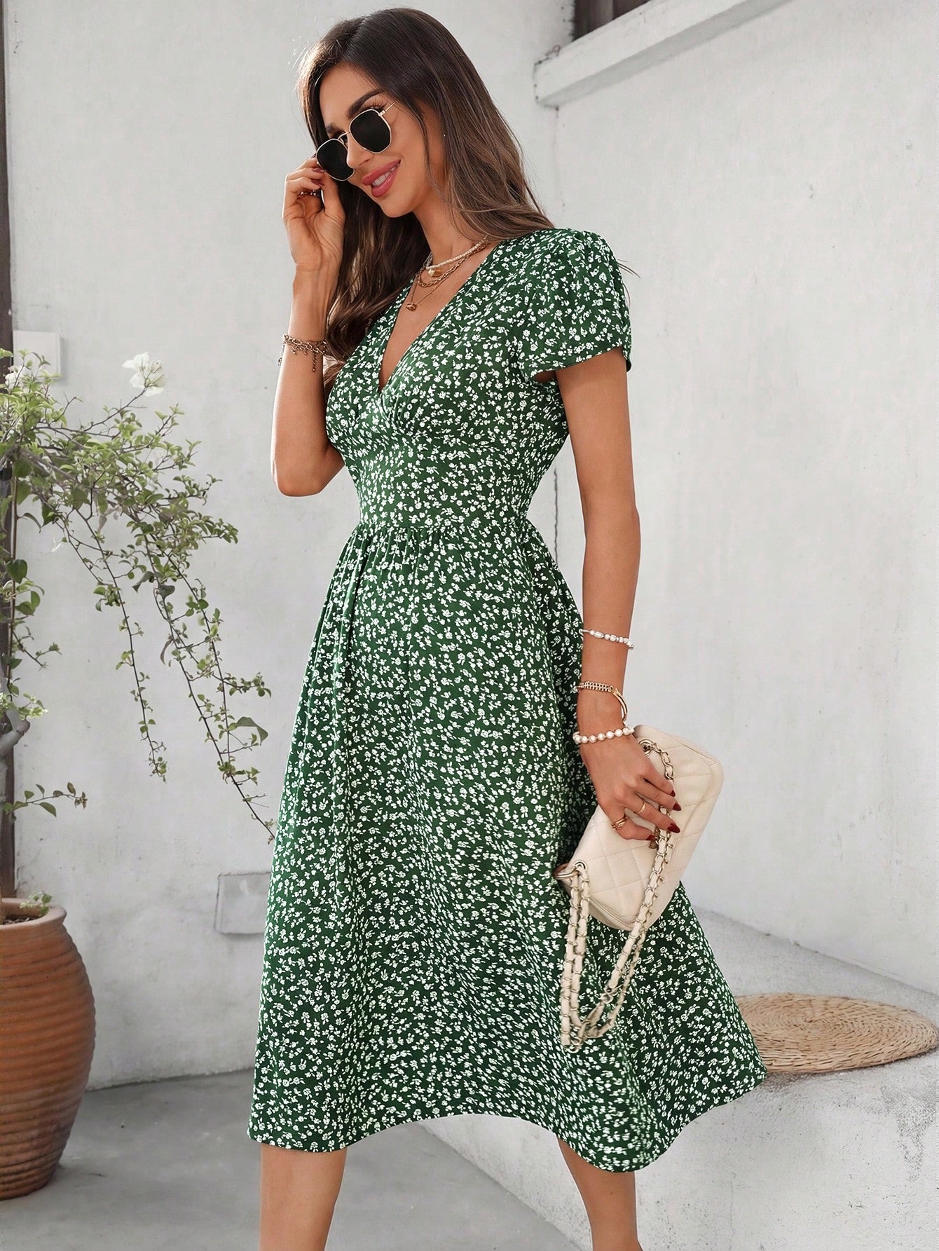 Clasi Women's V-Neck Short Sleeve Ruched A-Line Elegant Everyday Vacation Outing Green Ditsy Floral Midi Dress, Spring/Summer,Summer Dresses For Women