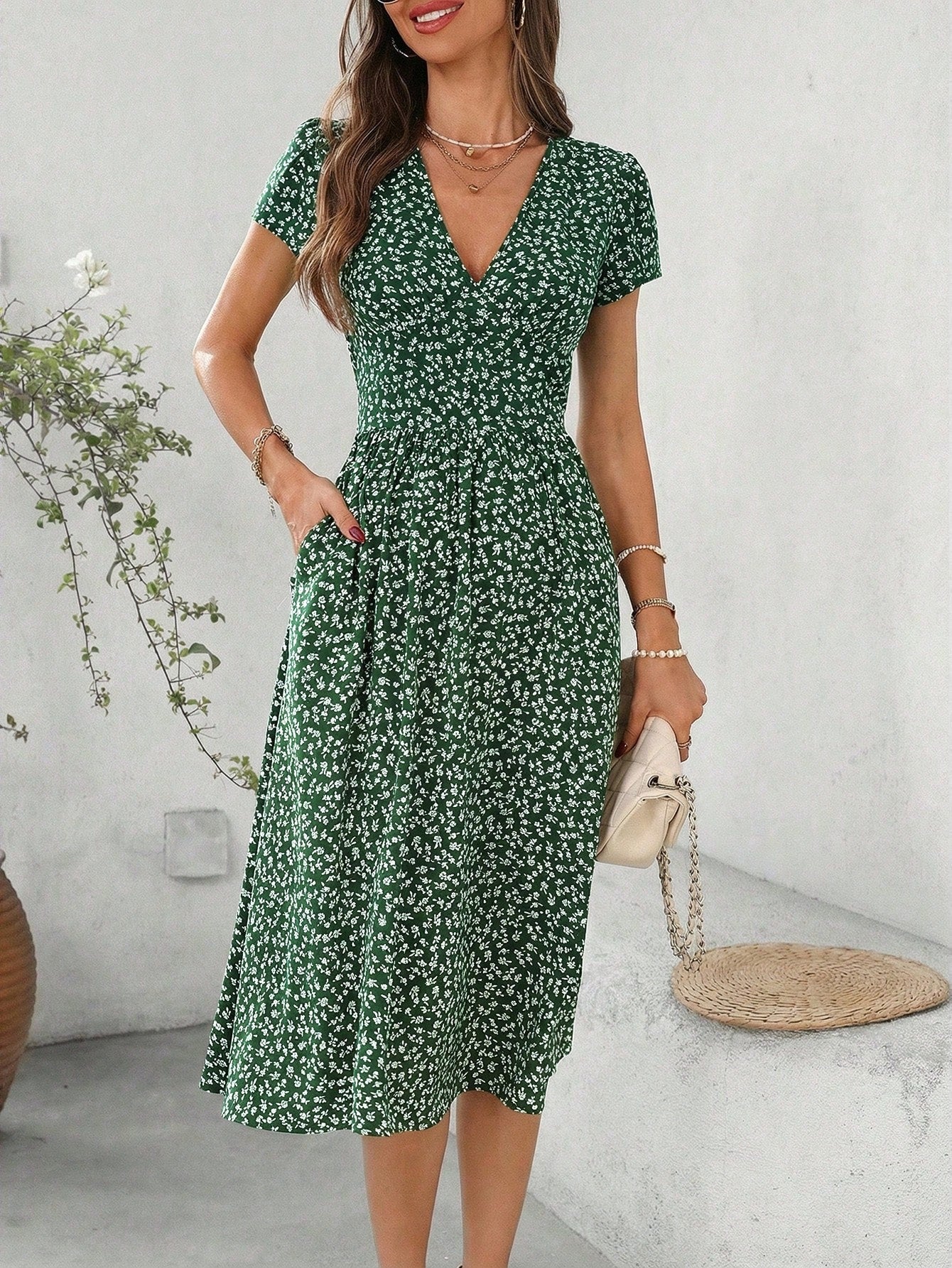 Clasi Women's V-Neck Short Sleeve Ruched A-Line Elegant Everyday Vacation Outing Green Ditsy Floral Midi Dress, Spring/Summer,Summer Dresses For Women