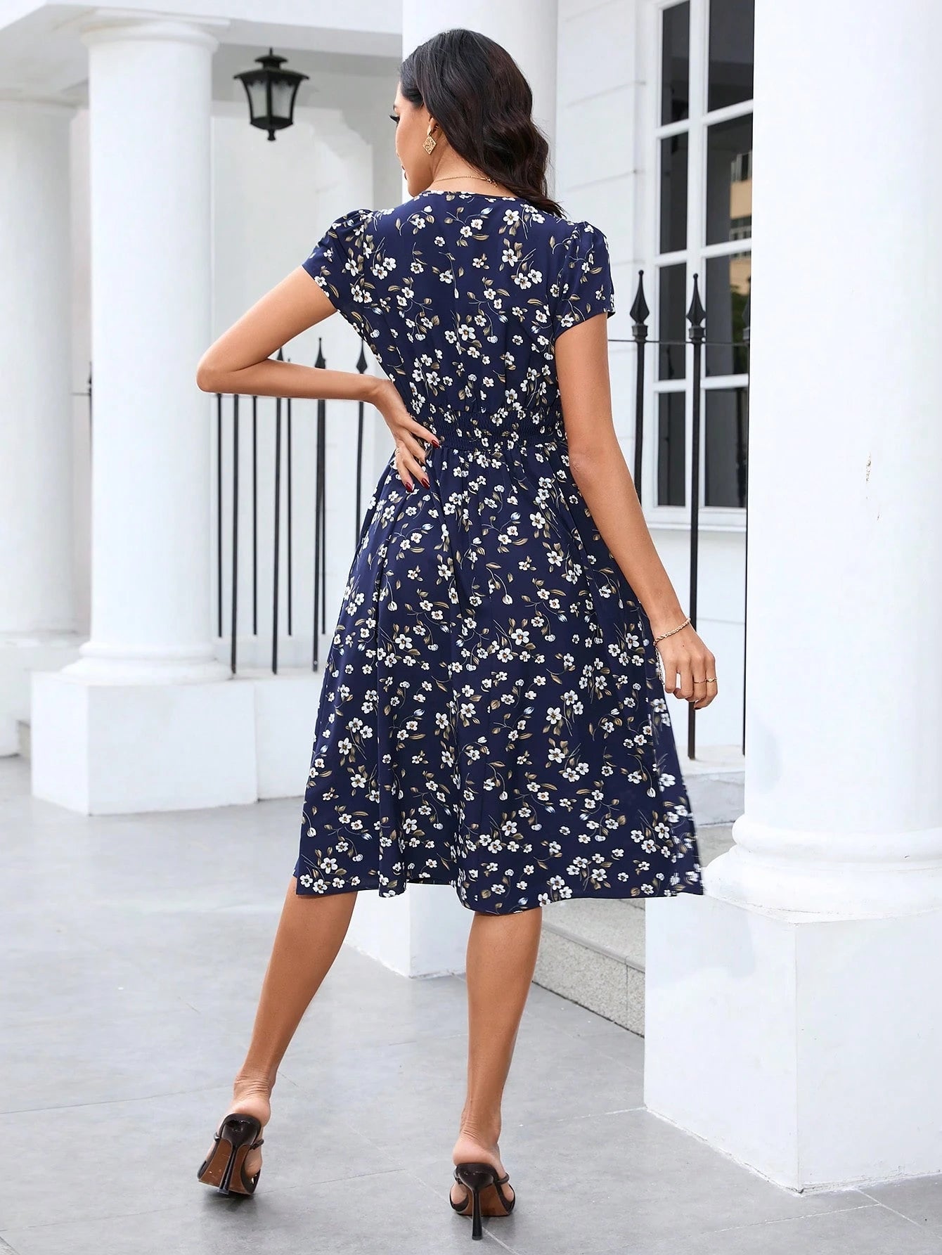Clasi Women's V-Neck Short Sleeve Ruched A-Line Elegant Everyday Vacation Outing Green Ditsy Floral Midi Dress, Spring/Summer,Summer Dresses For Women