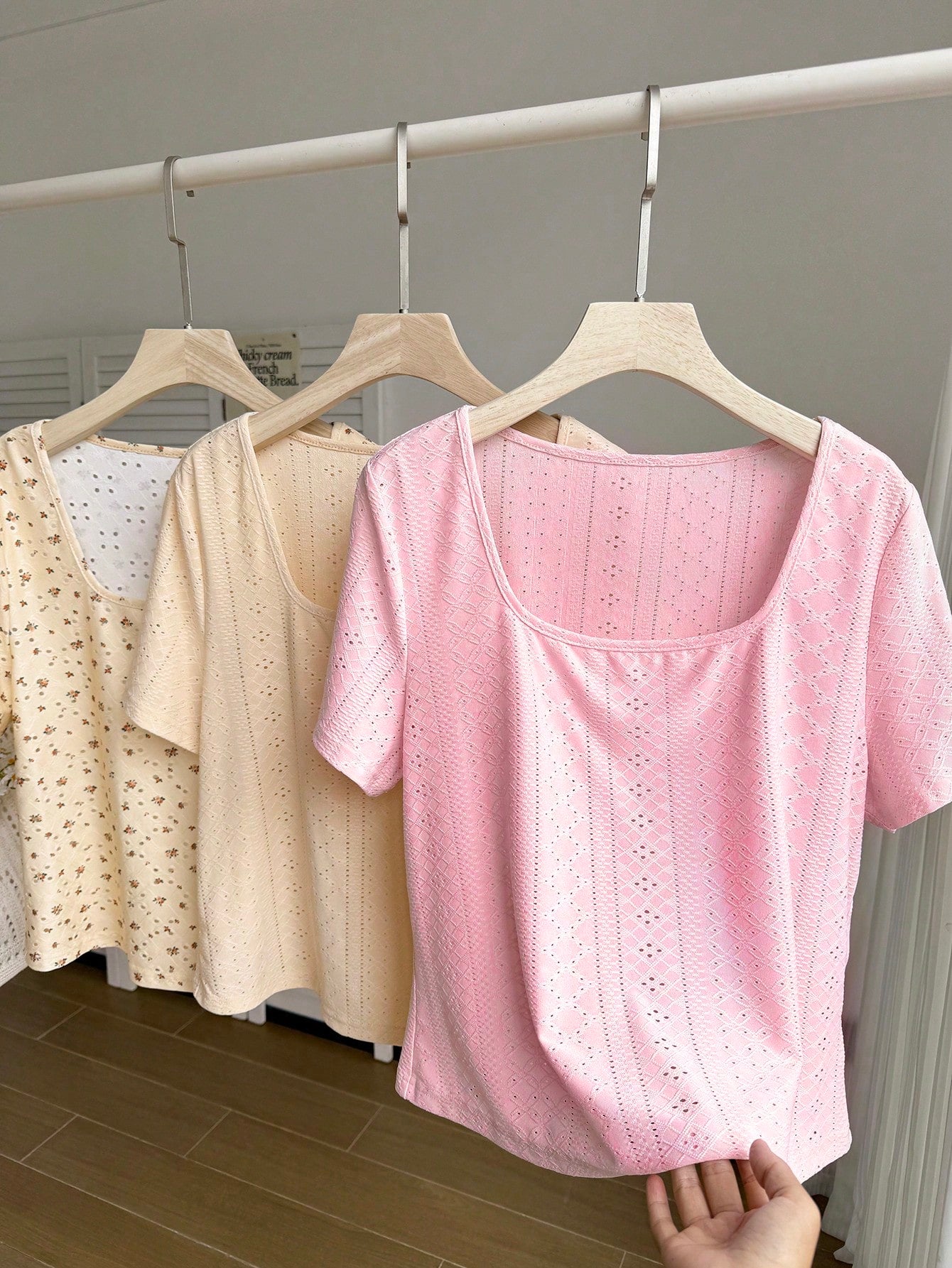 Comfortcana 3pcs/Set Plus Size Floral Jacquard Square Neck Short Sleeve Casual Vacation T-Shirt, Spring/Summer 2026 New Arrival