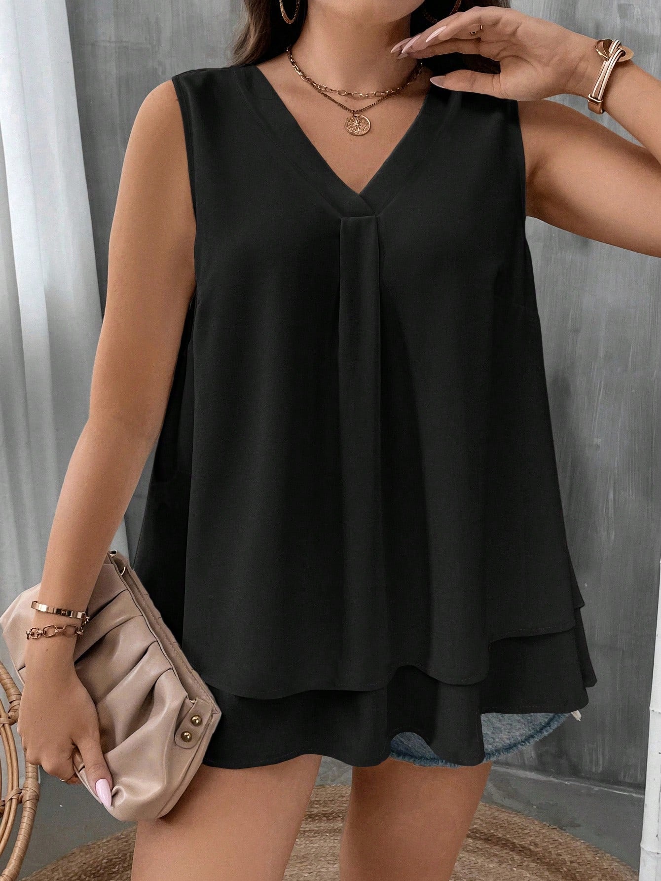 CURVE+ Plus Size Solid Color V-Neck Leisure Sleeveless Tank Top