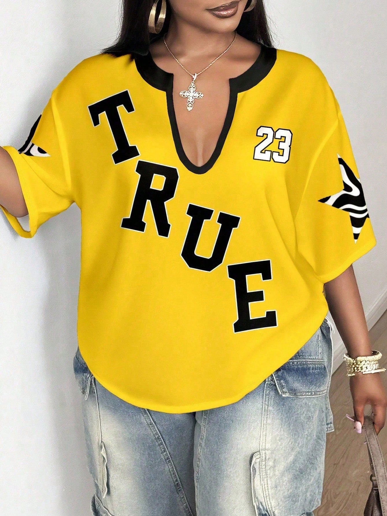 CURVE+ Plus Size Women's Casual Yellow Contrast Letter Print Notch Neck Short Sleeve T-Shirt, Gothic Summer Everyday Versatile Fashion For Night Out
