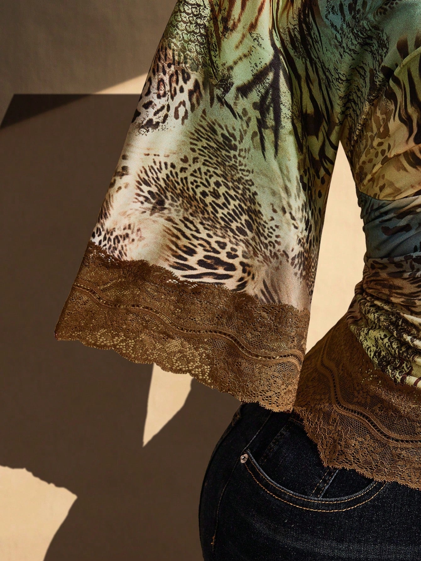 CURVE+ Plus Size Y2K Retro Sexy Leopard Print V-Neck Lace Patch Flared Sleeve Top Fall, Winter 2026 22W